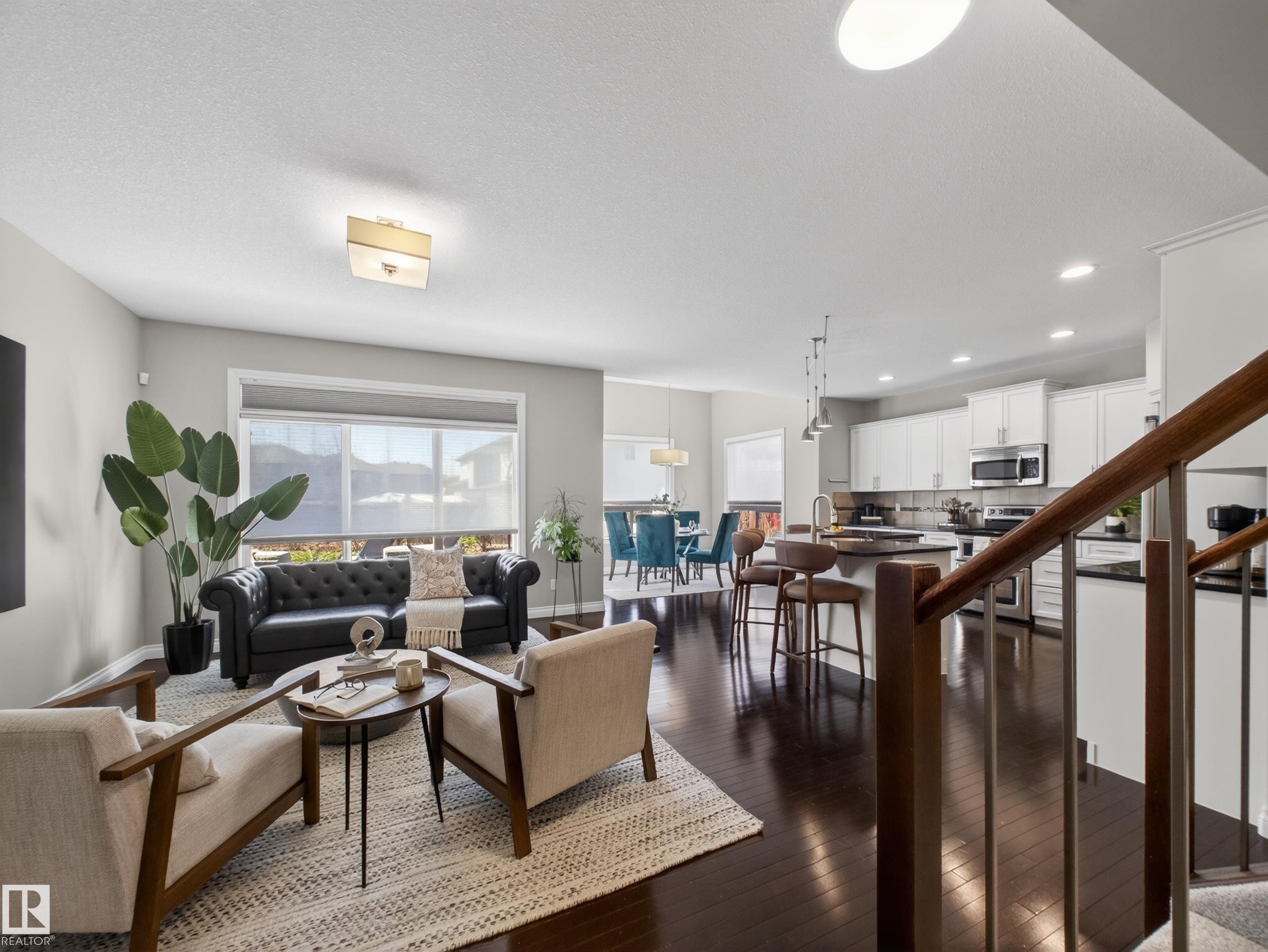 1473 Wates Link, Edmonton, AB - Indoor Photo Showing Living Room