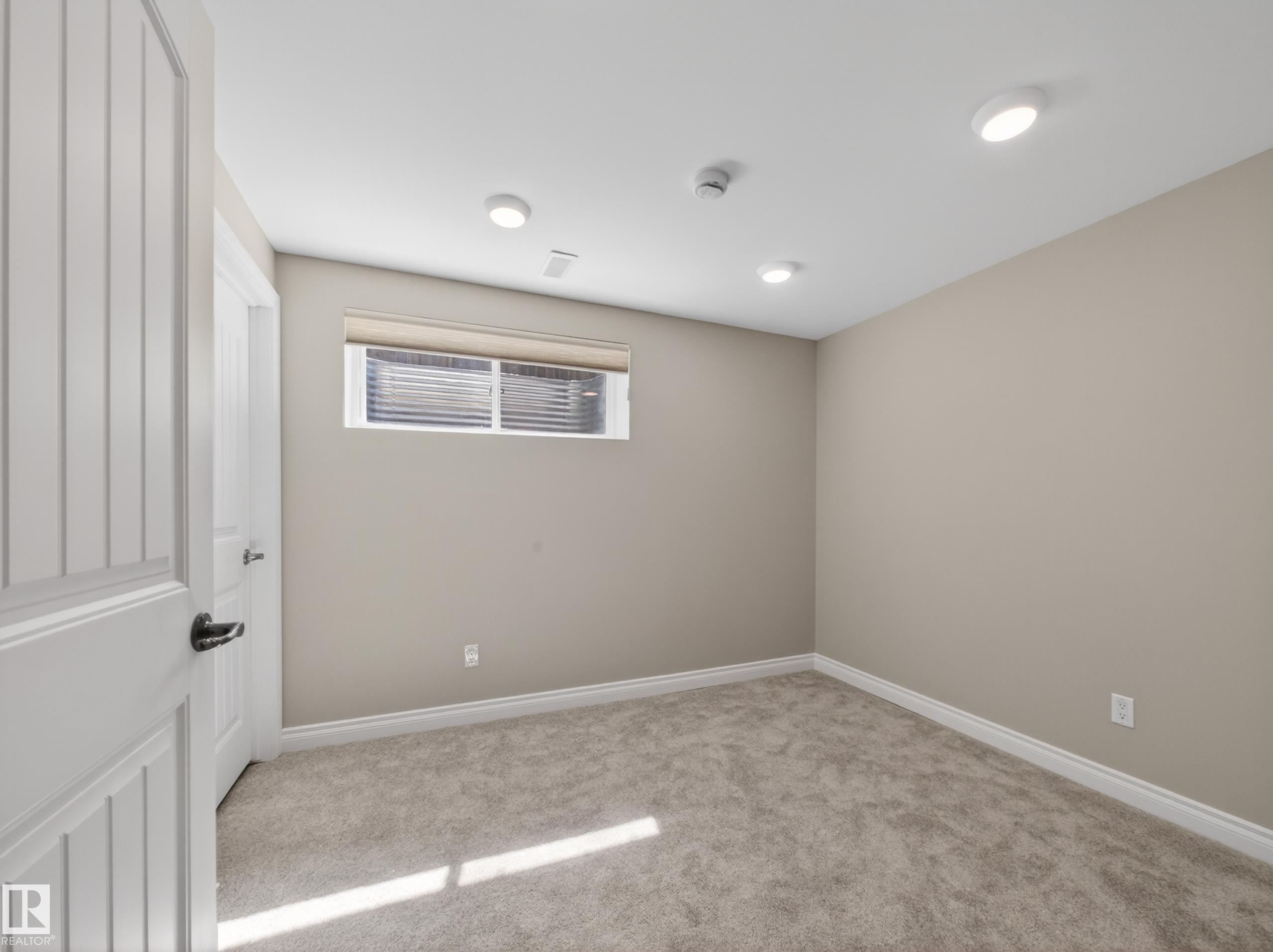 1473 Wates Link, Edmonton, AB - Indoor Photo Showing Other Room
