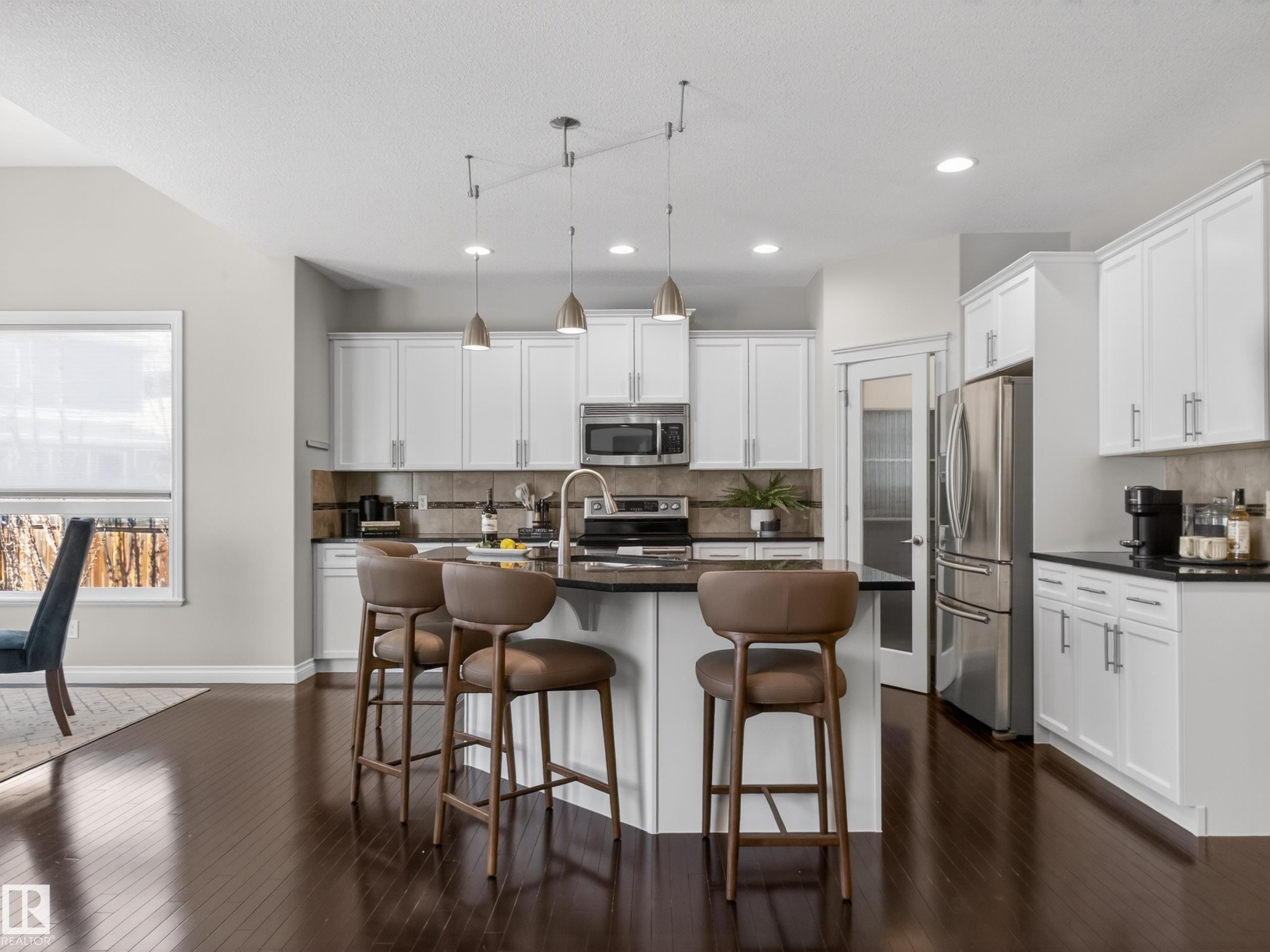 1473 Wates Link, Edmonton, AB - Indoor Photo Showing Kitchen With Upgraded Kitchen
