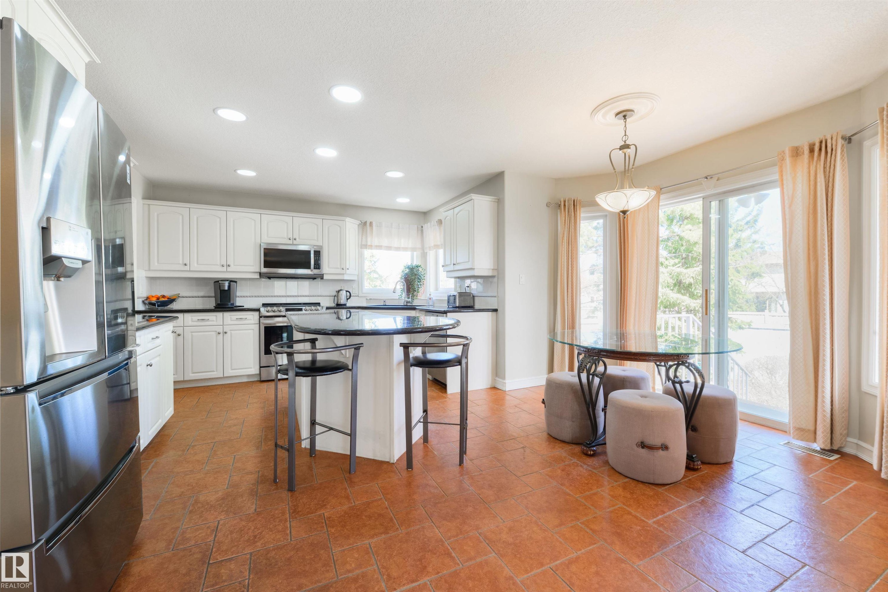 11304 9 Avenue, Edmonton, AB - Indoor Photo Showing Kitchen With Upgraded Kitchen