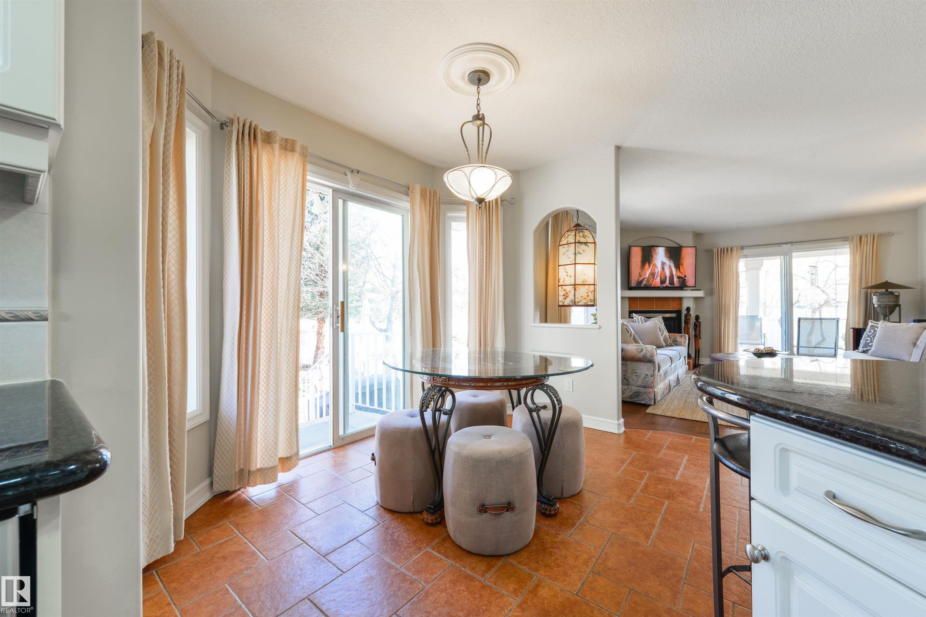 11304 9 Avenue, Edmonton, AB - Indoor Photo Showing Kitchen