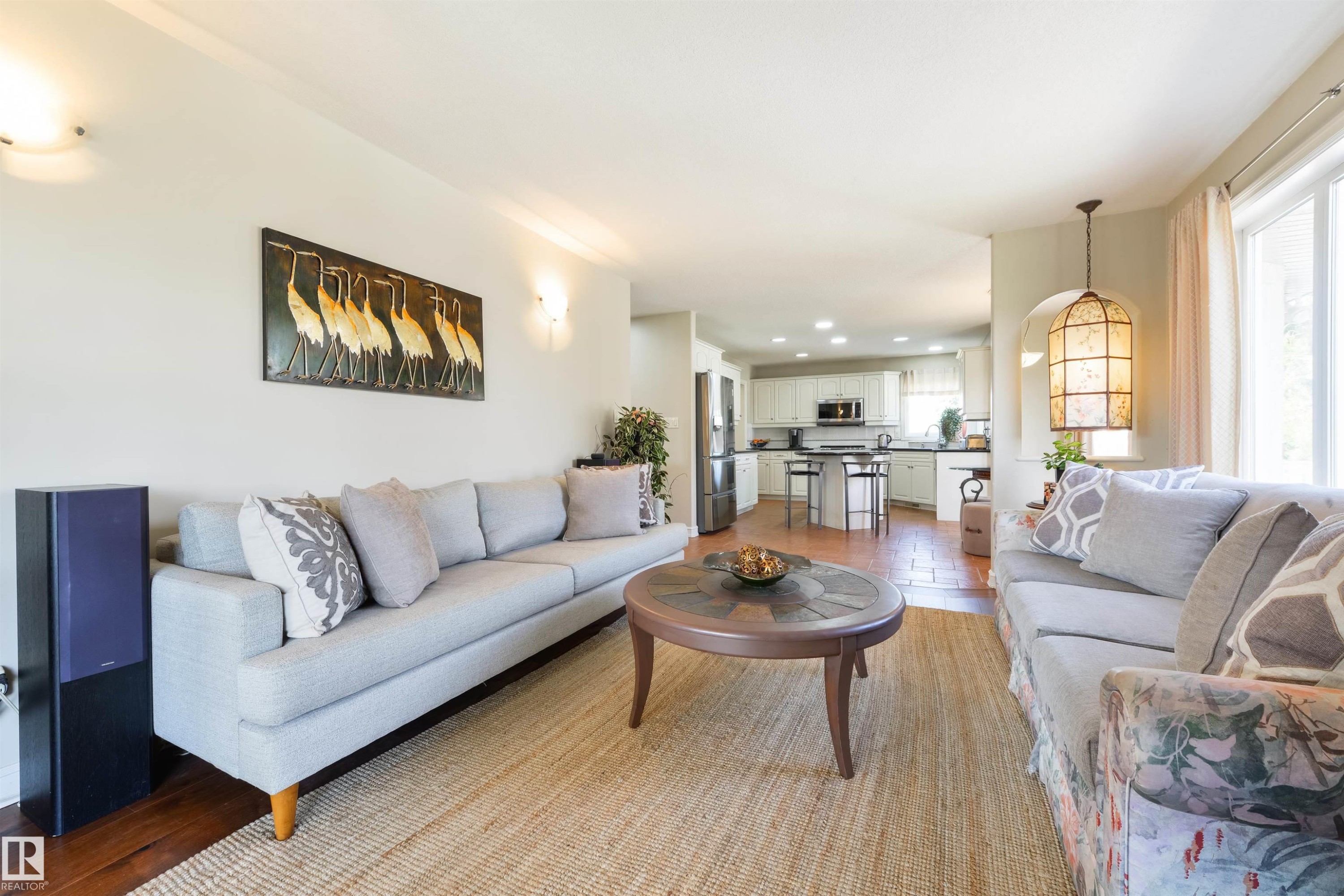 11304 9 Avenue, Edmonton, AB - Indoor Photo Showing Living Room