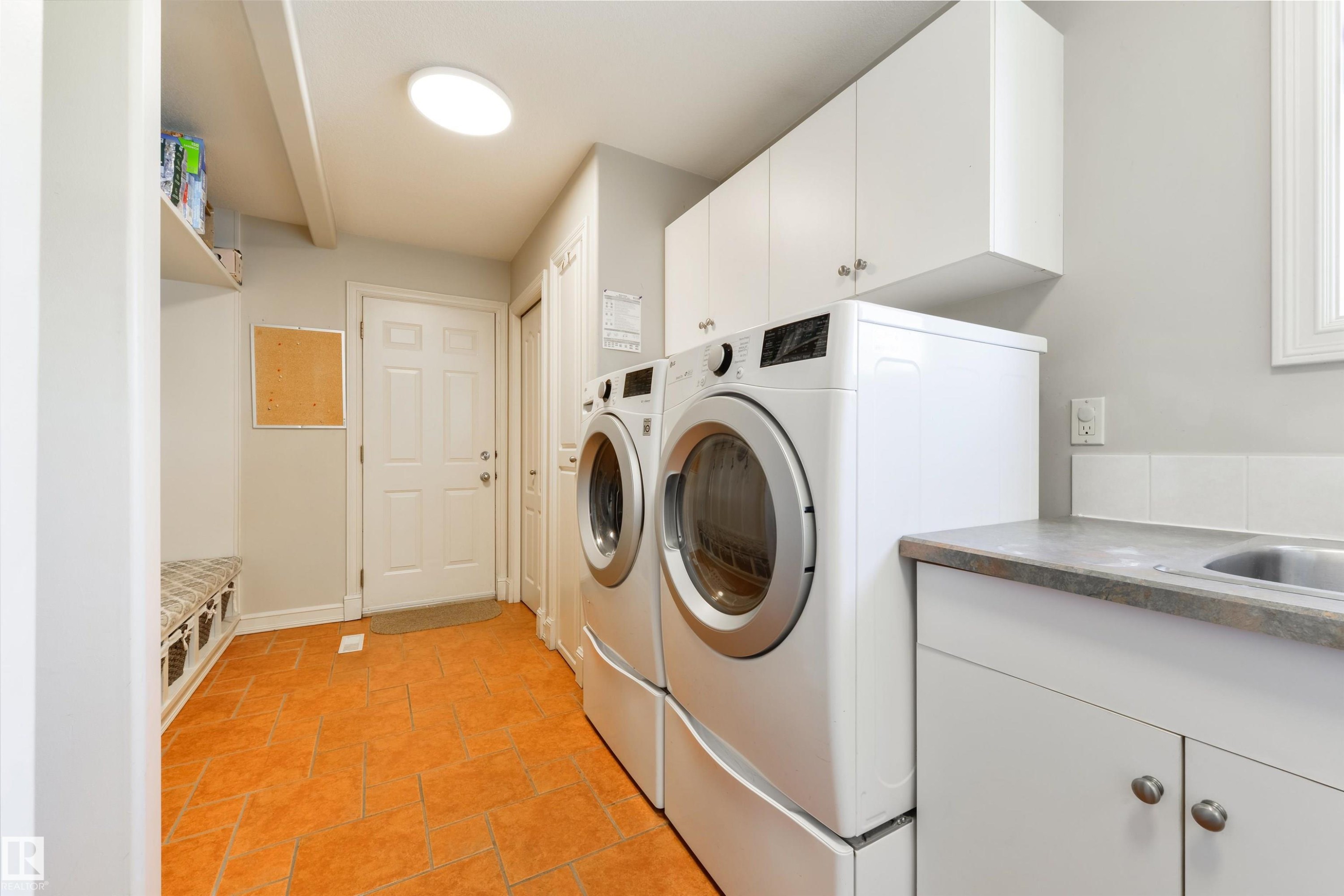 11304 9 Avenue, Edmonton, AB - Indoor Photo Showing Laundry Room