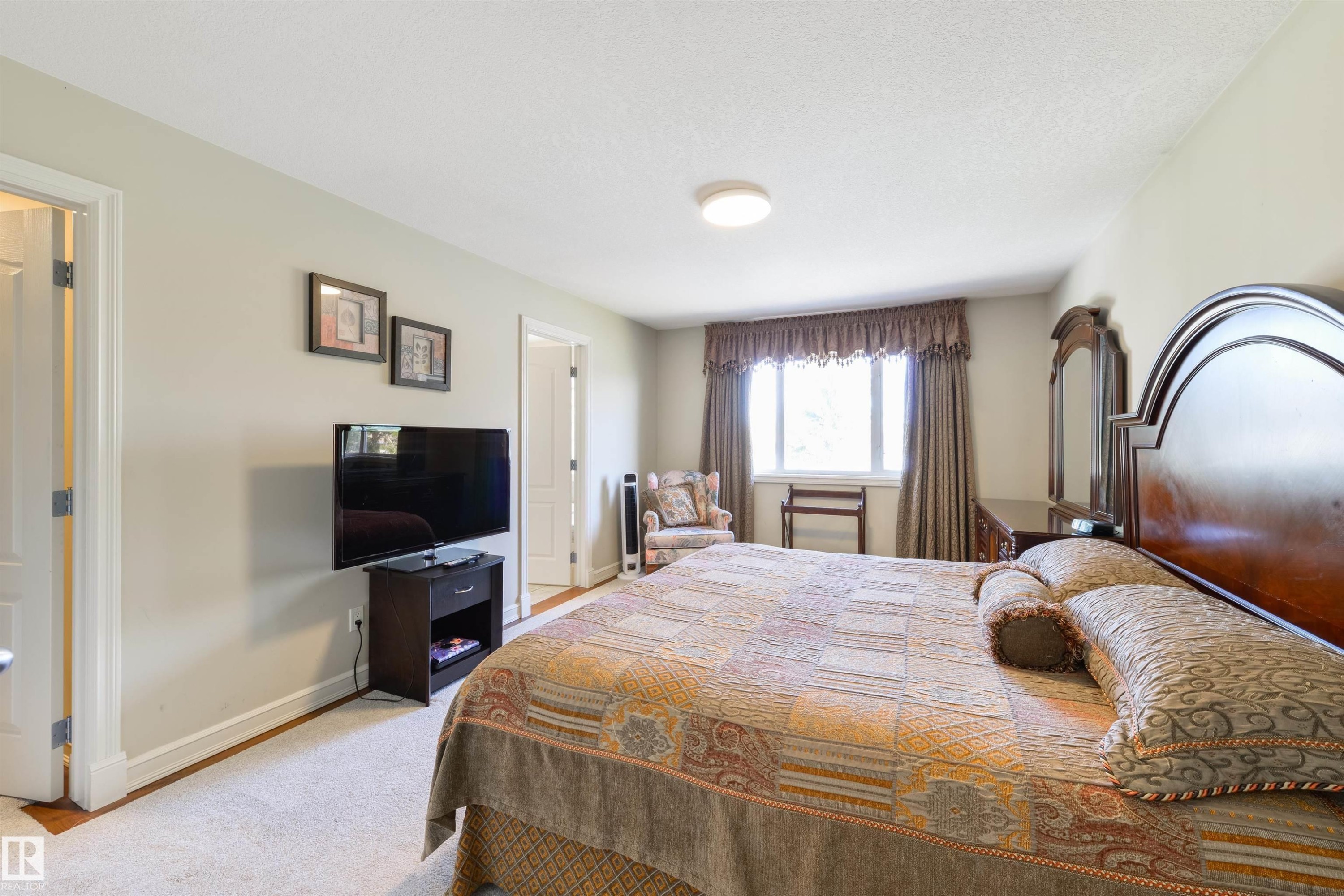 11304 9 Avenue, Edmonton, AB - Indoor Photo Showing Bedroom