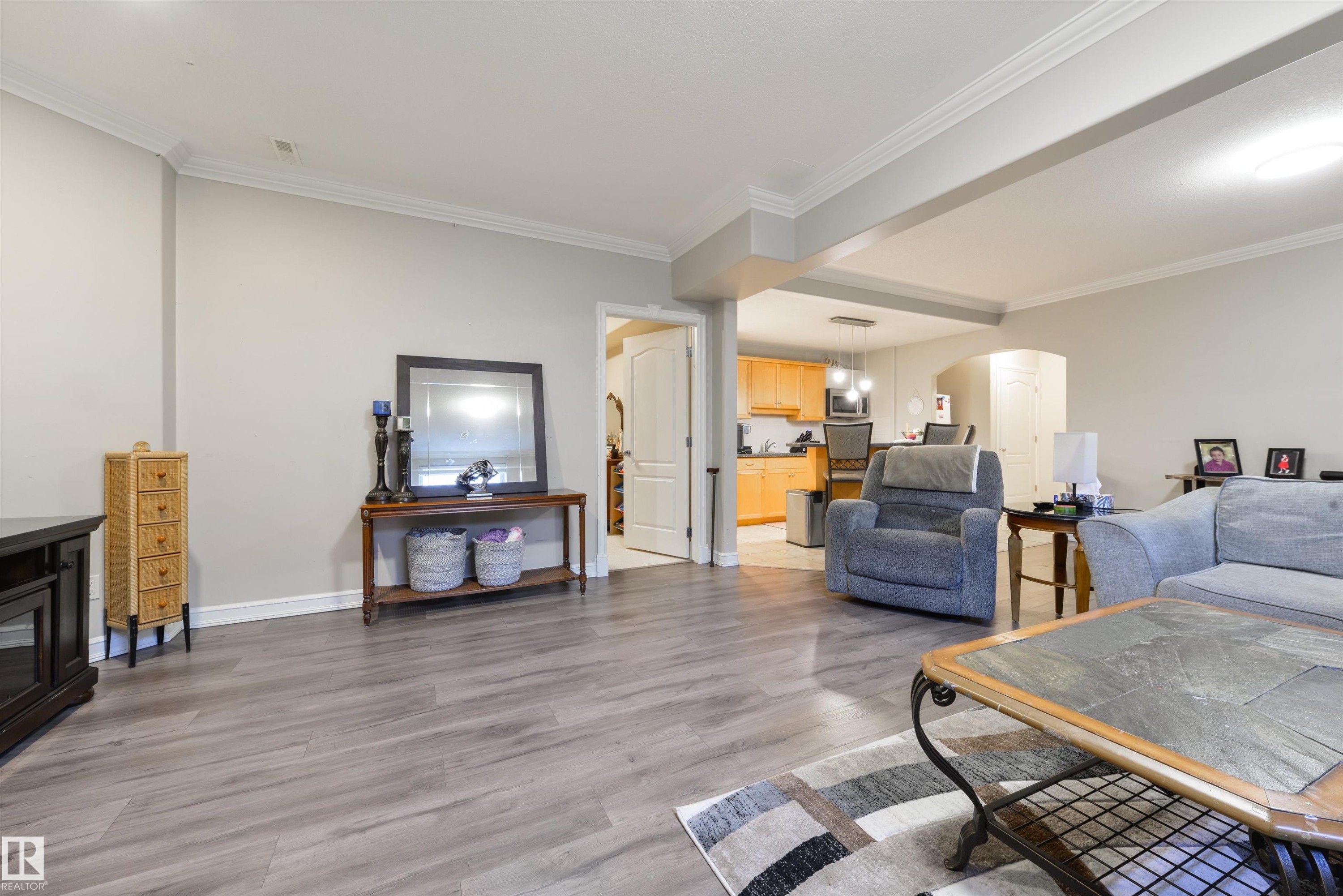 11304 9 Avenue, Edmonton, AB - Indoor Photo Showing Living Room