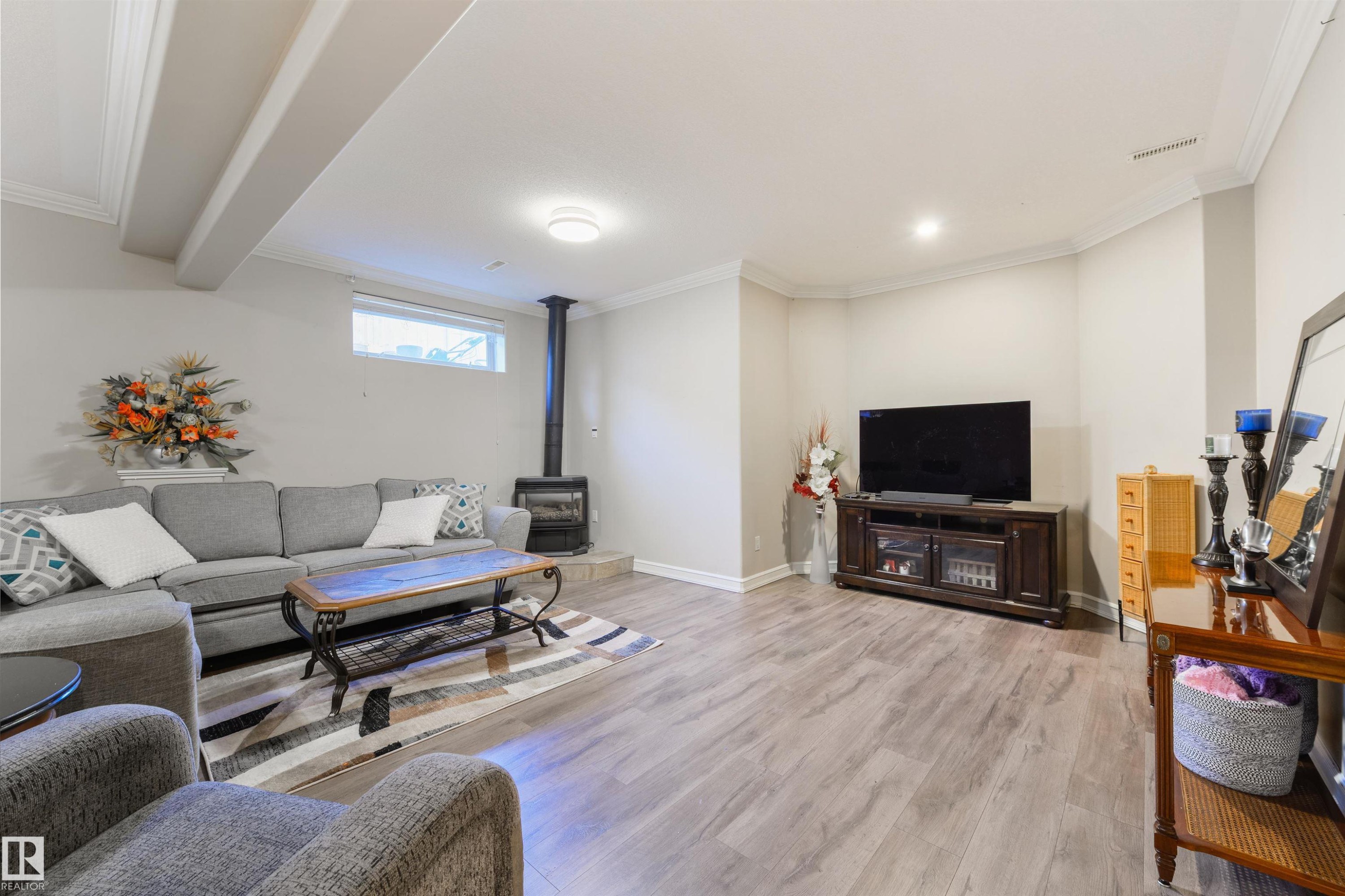 11304 9 Avenue, Edmonton, AB - Indoor