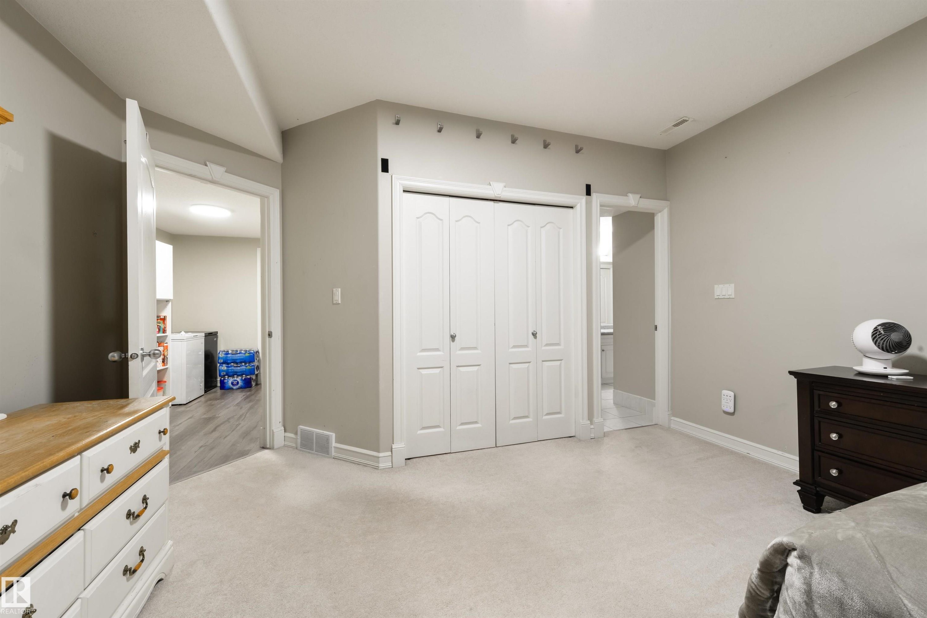 11304 9 Avenue, Edmonton, AB - Indoor Photo Showing Bedroom
