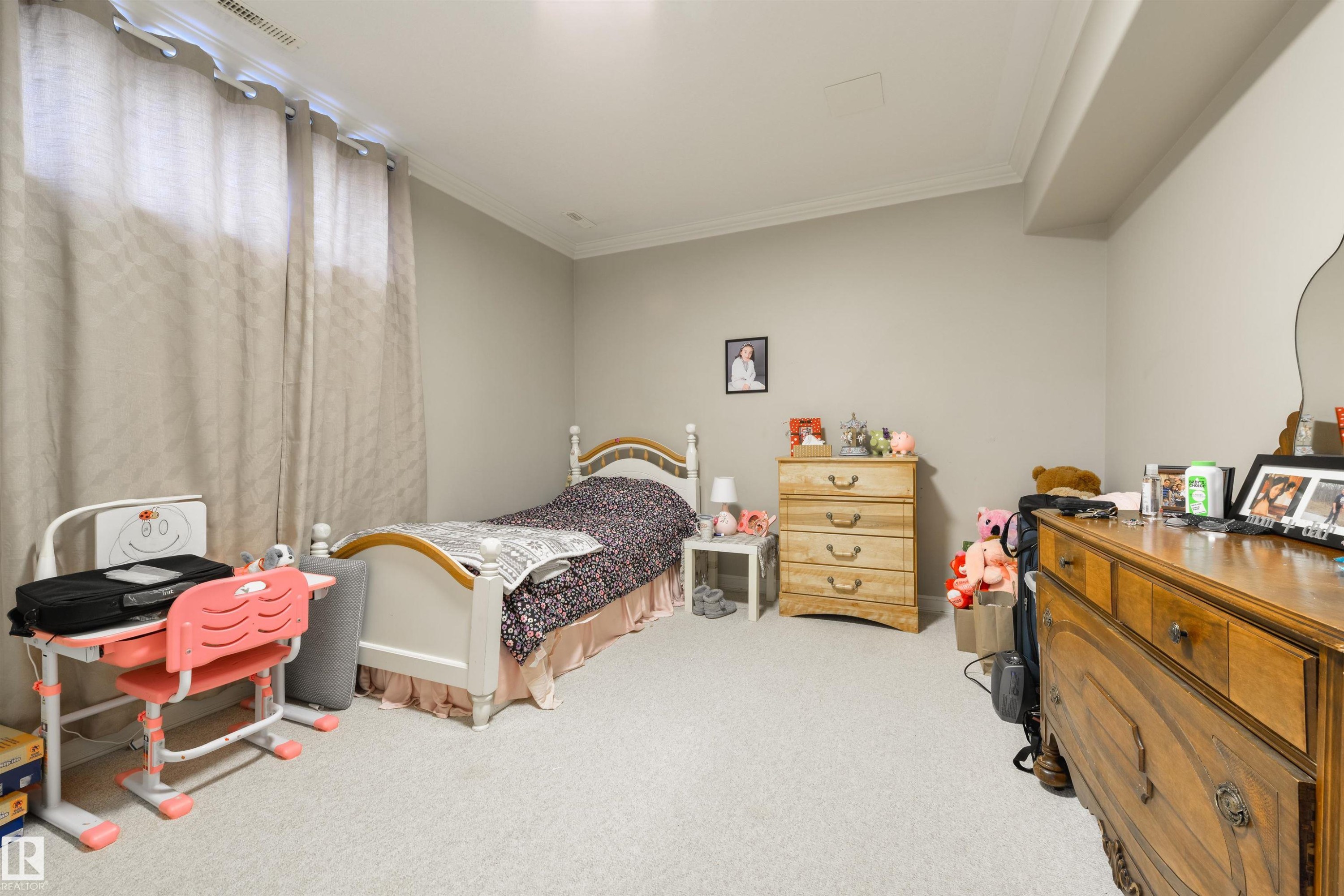 11304 9 Avenue, Edmonton, AB - Indoor Photo Showing Bedroom