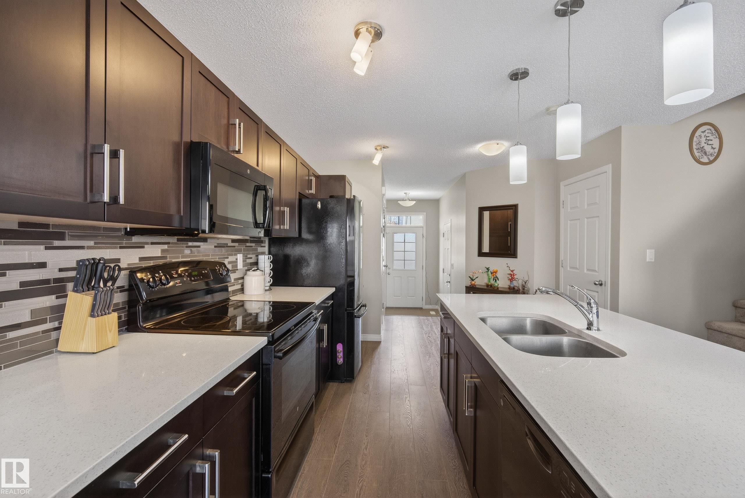 757 Eagleson Crescent, Edmonton, AB