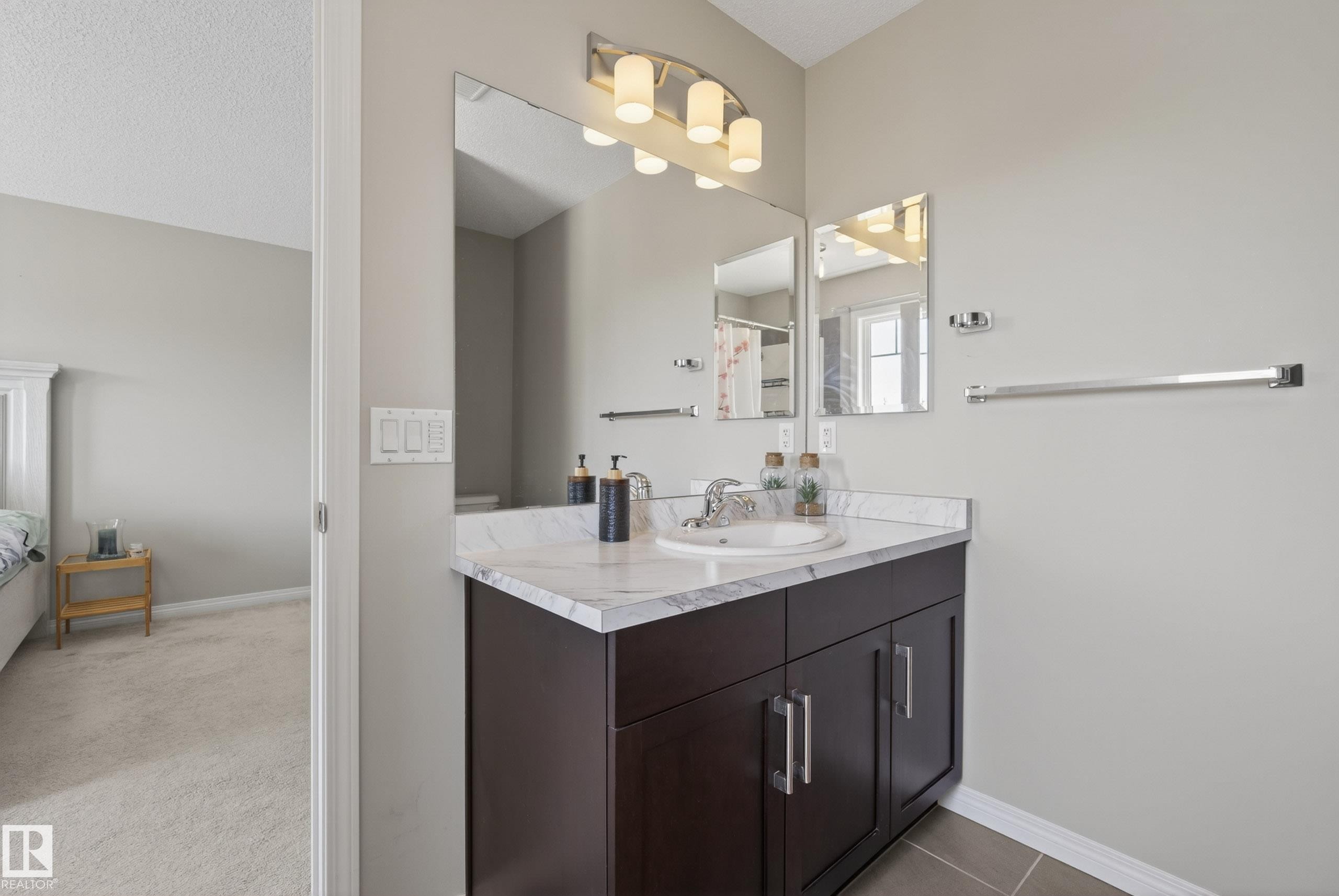 757 Eagleson Crescent, Edmonton, AB