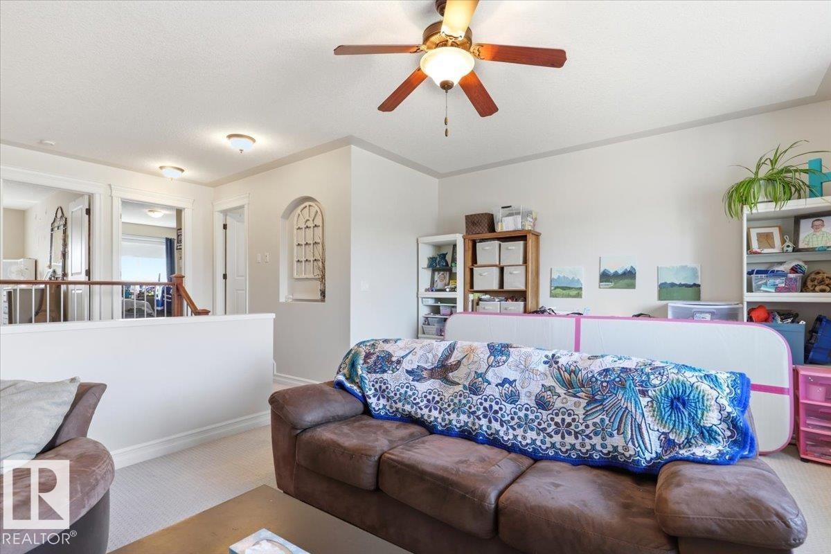 30 Ravine Drive, Devon, AB - Indoor Photo Showing Living Room