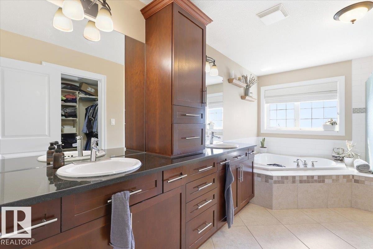 30 Ravine Drive, Devon, AB - Indoor Photo Showing Bathroom