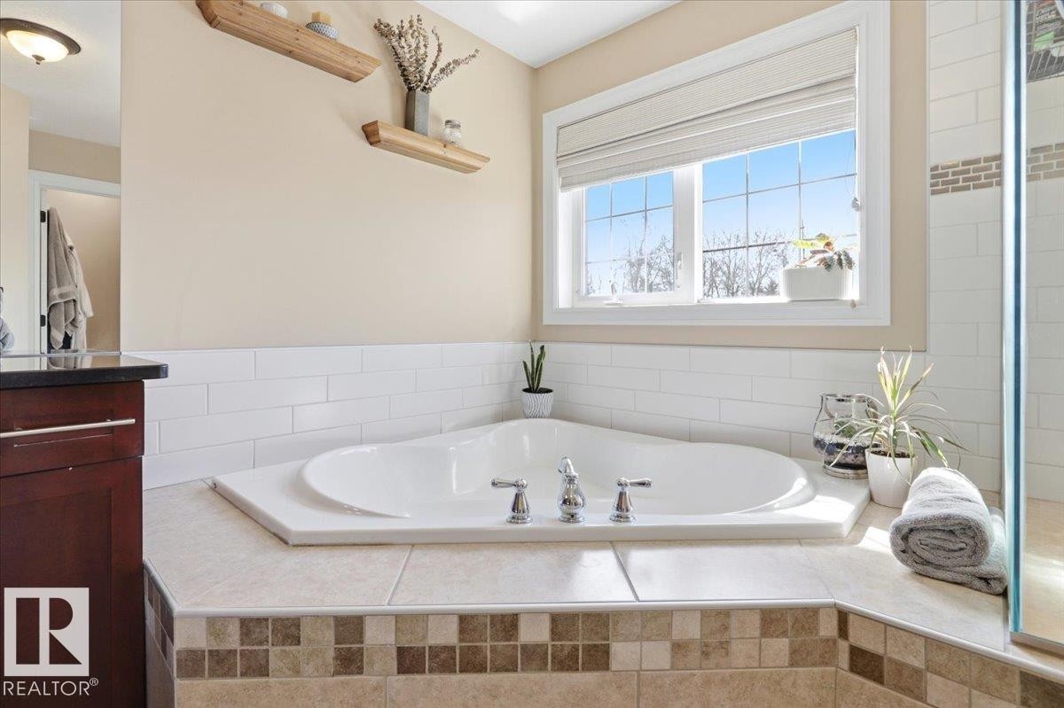 30 Ravine Drive, Devon, AB - Indoor Photo Showing Bathroom