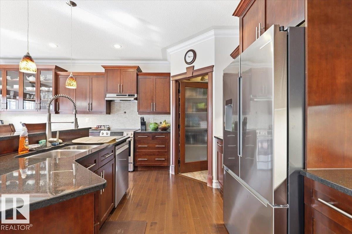 30 Ravine Drive, Devon, AB - Indoor Photo Showing Kitchen With Double Sink With Upgraded Kitchen