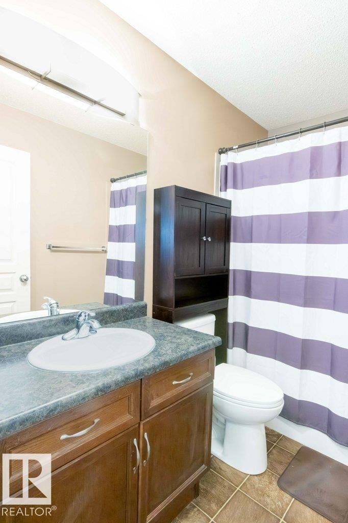 6103 5 Avenue, Edmonton, AB - Indoor Photo Showing Bathroom