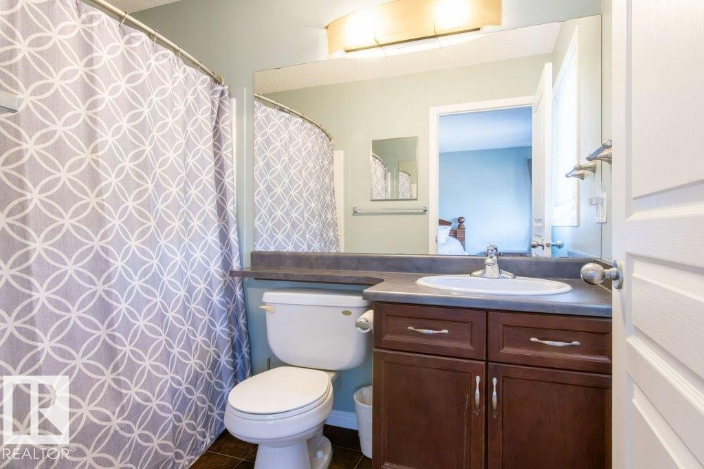 6103 5 Avenue, Edmonton, AB - Indoor Photo Showing Bathroom