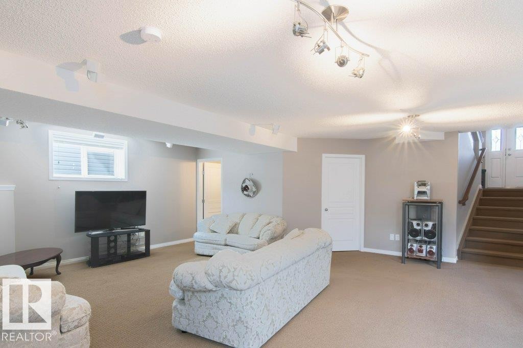 6103 5 Avenue, Edmonton, AB - Indoor