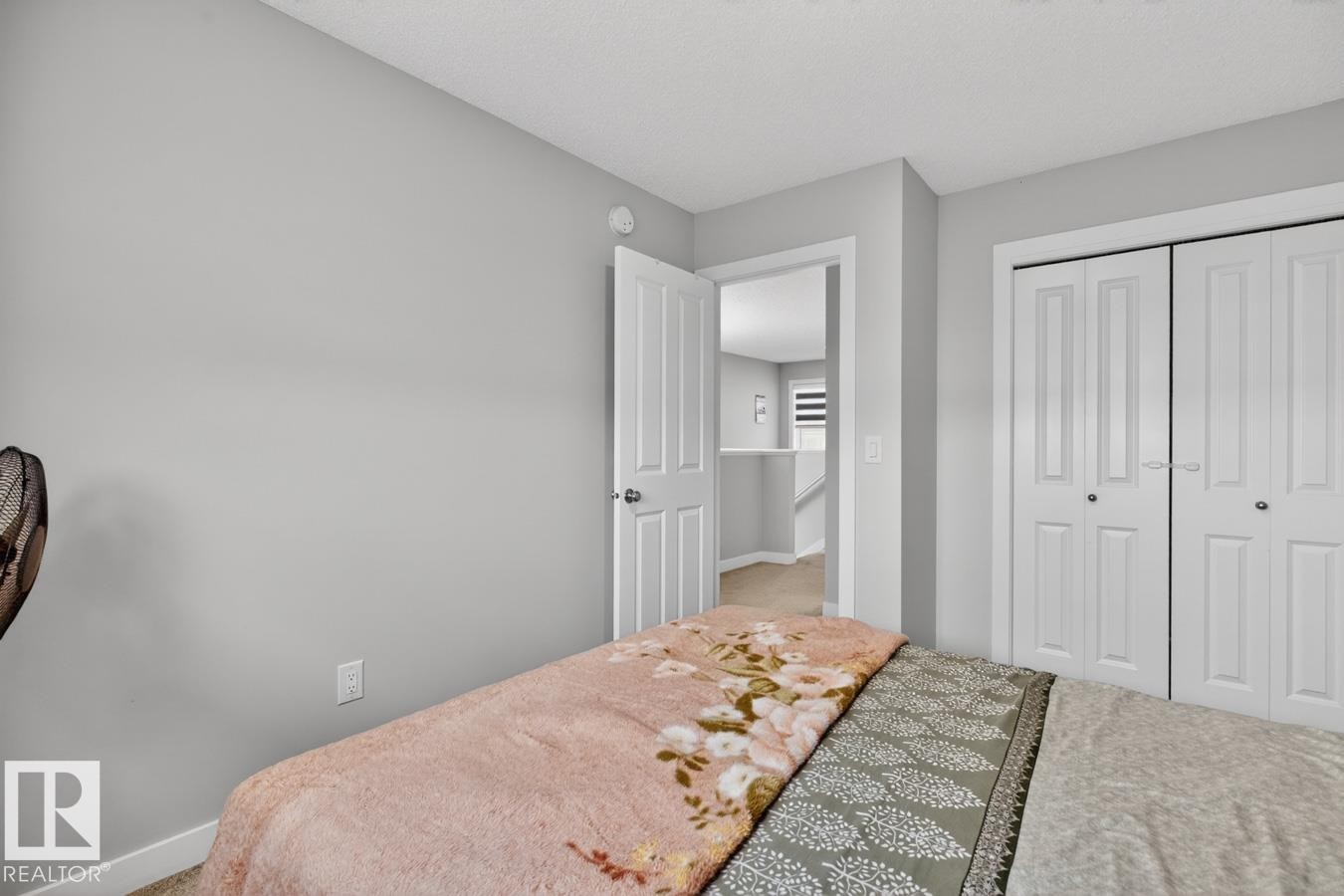 Room featuring light gray walls, white trim, and neutral carpeting - 3214 9 Street, Edmonton, AB - Indoor Photo Showing Bedroom