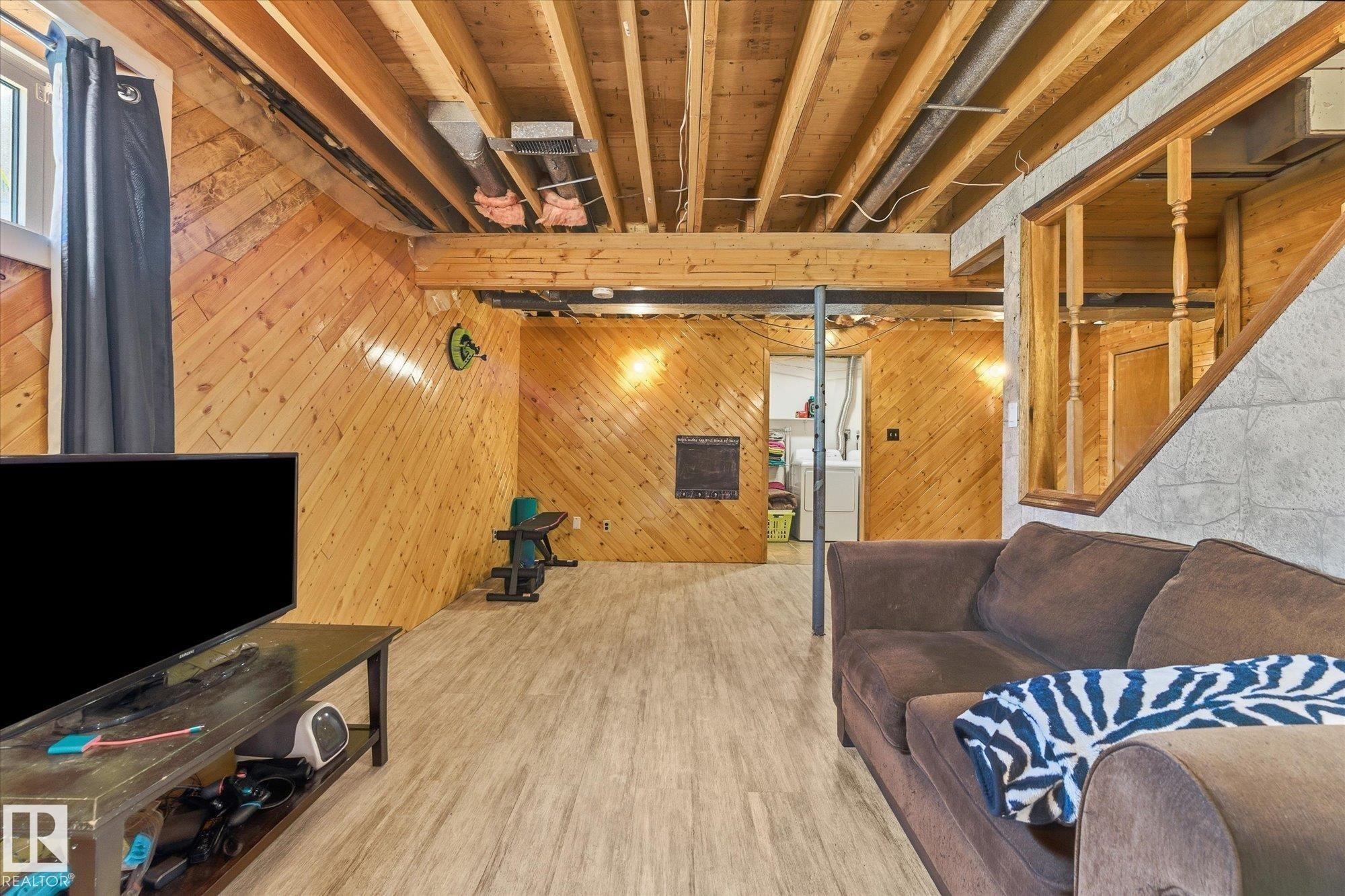 5702 50 Street, Stony Plain, AB - Indoor