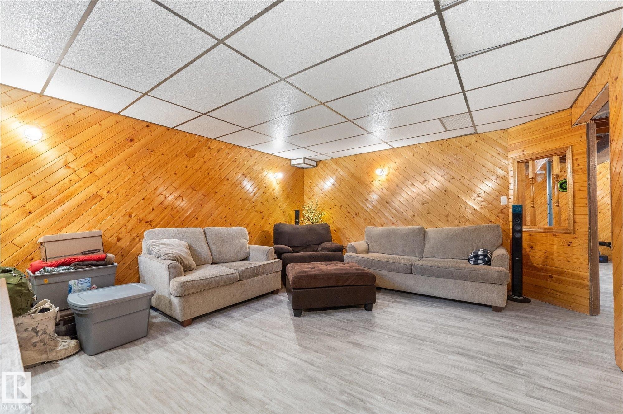 5702 50 Street, Stony Plain, AB - Indoor