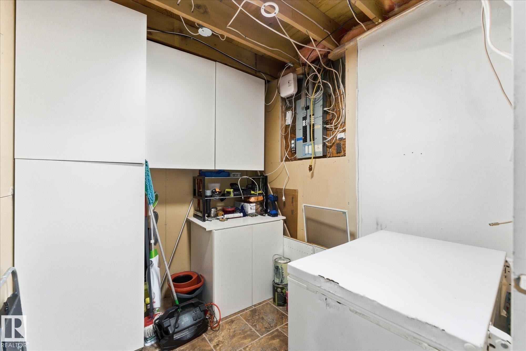 5702 50 Street, Stony Plain, AB - Indoor