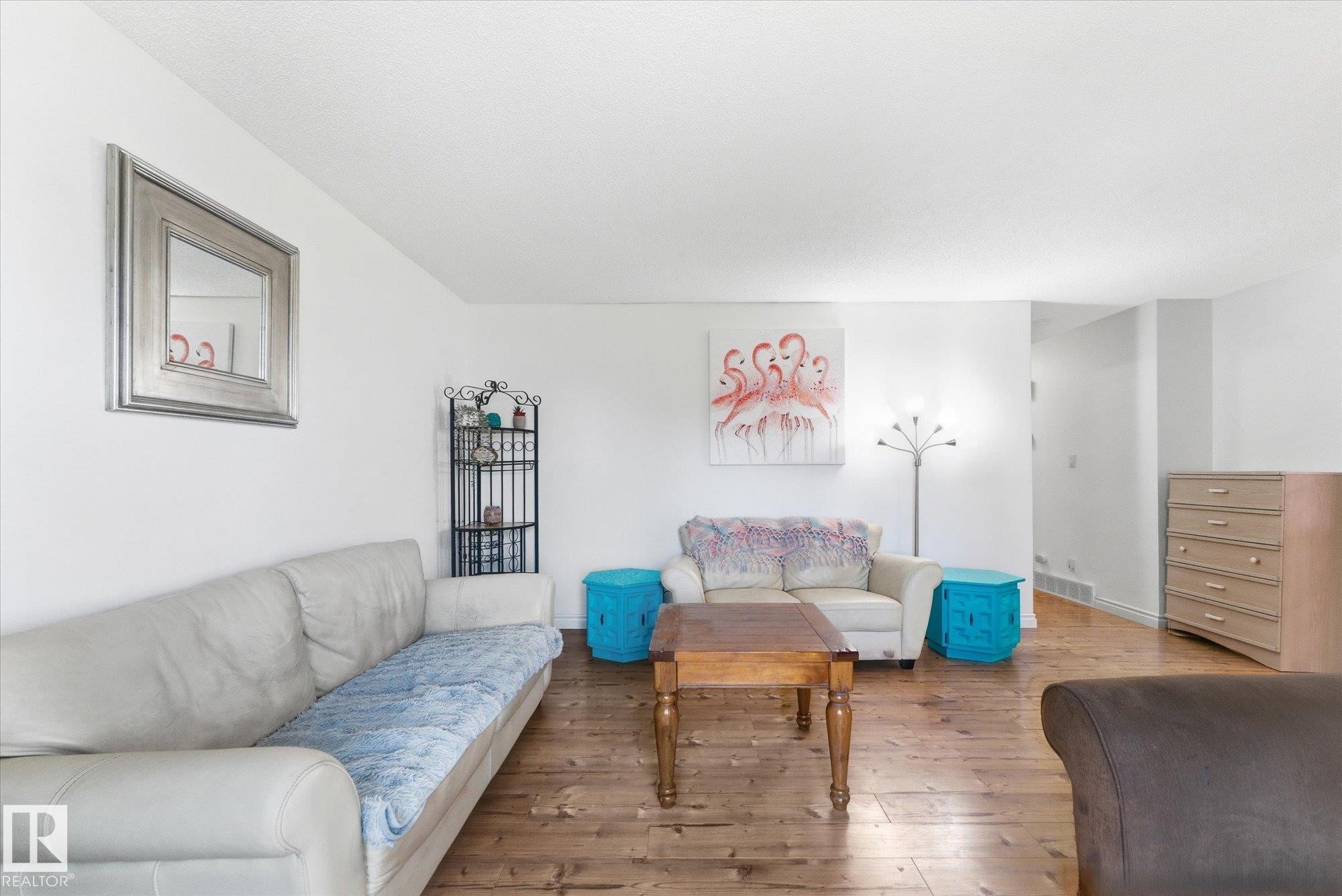 5702 50 Street, Stony Plain, AB - Indoor Photo Showing Living Room