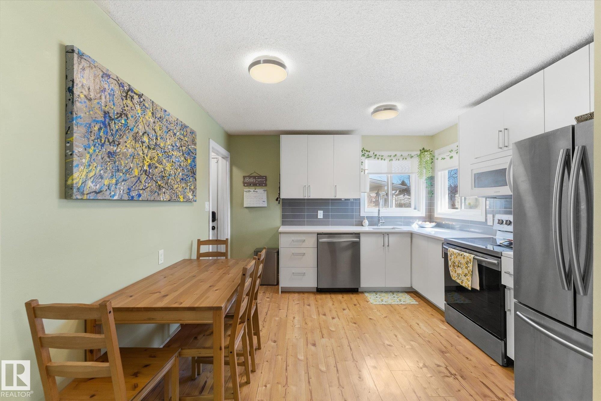 5702 50 Street, Stony Plain, AB - Indoor Photo Showing Kitchen With Stainless Steel Kitchen