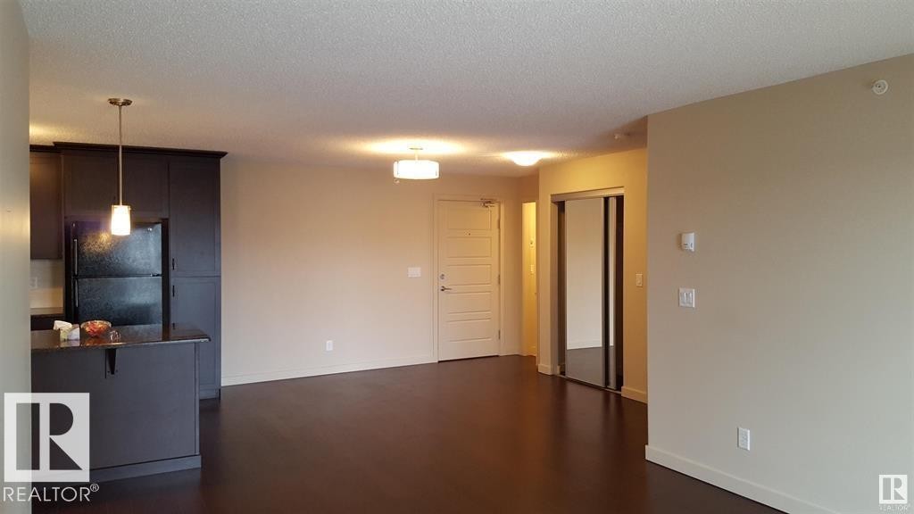 437 6076 Schonsee Way, Edmonton, AB - Indoor