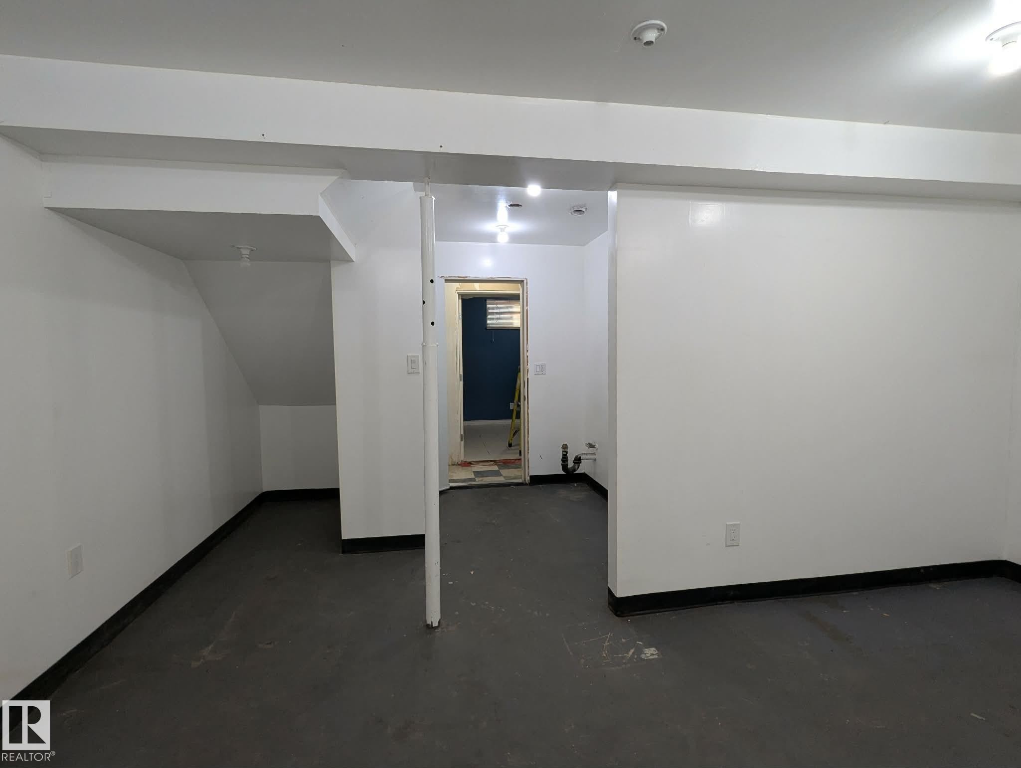 11725 83 Street, Edmonton, AB - Indoor