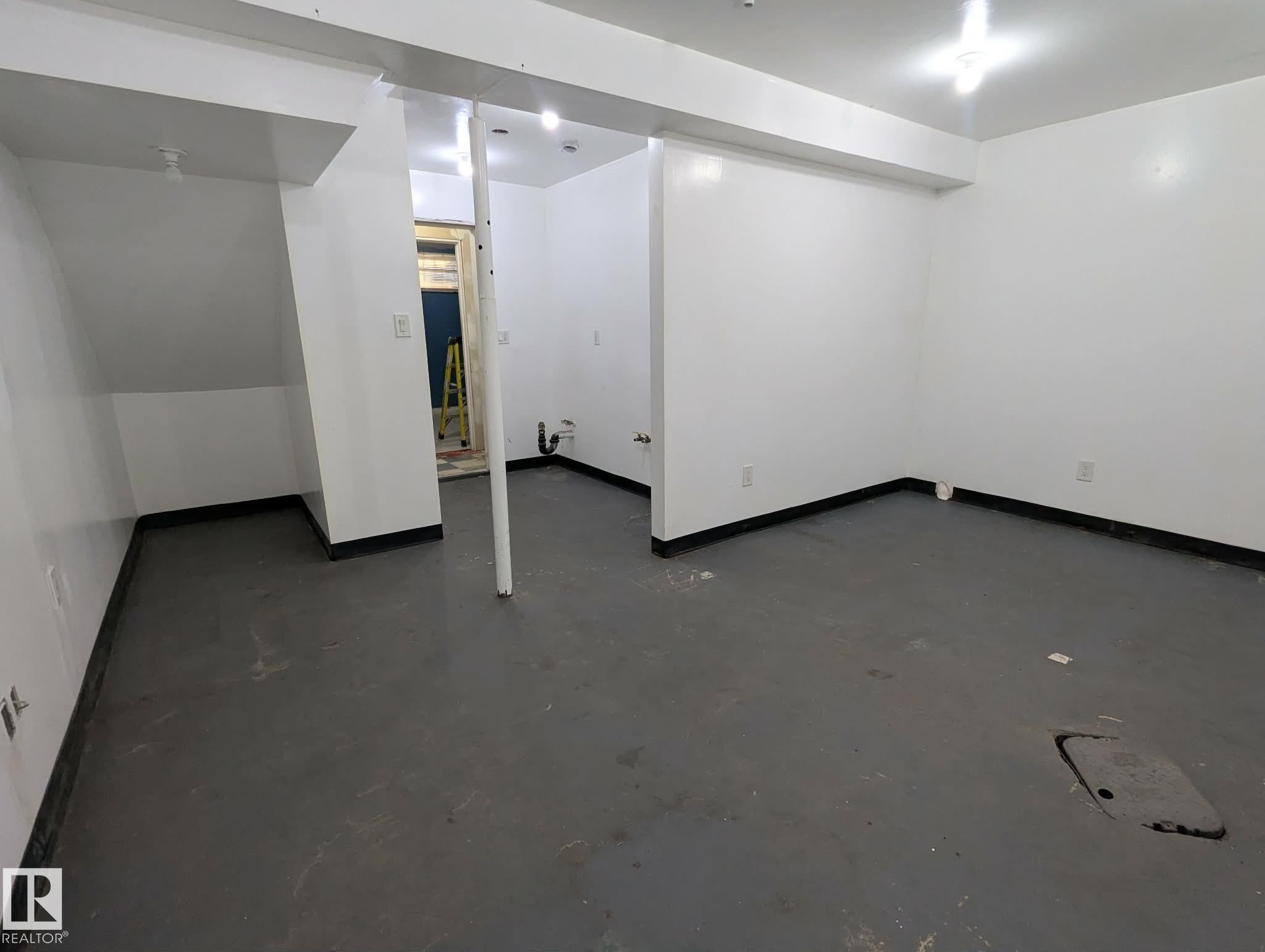 11725 83 Street, Edmonton, AB - Indoor