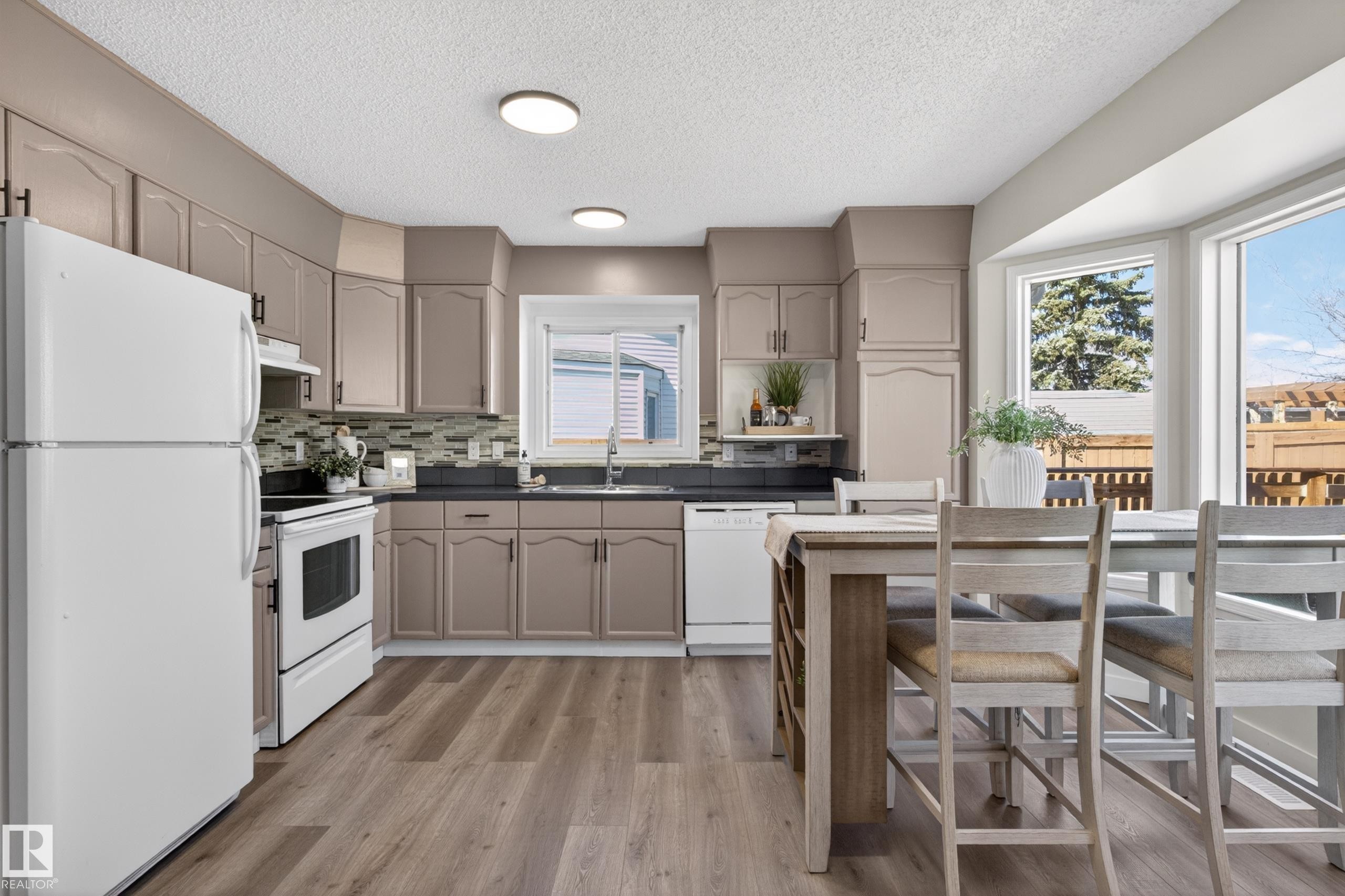 15323 72 Street, Edmonton, AB - Indoor