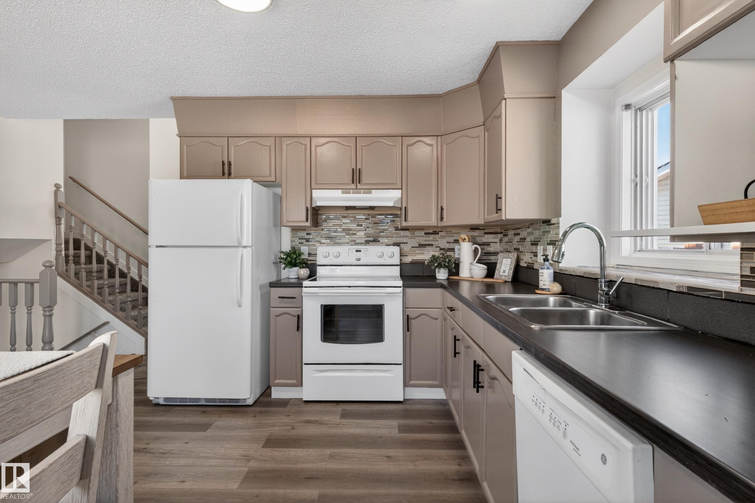 15323 72 Street, Edmonton, AB - Indoor Photo Showing Kitchen With Double Sink