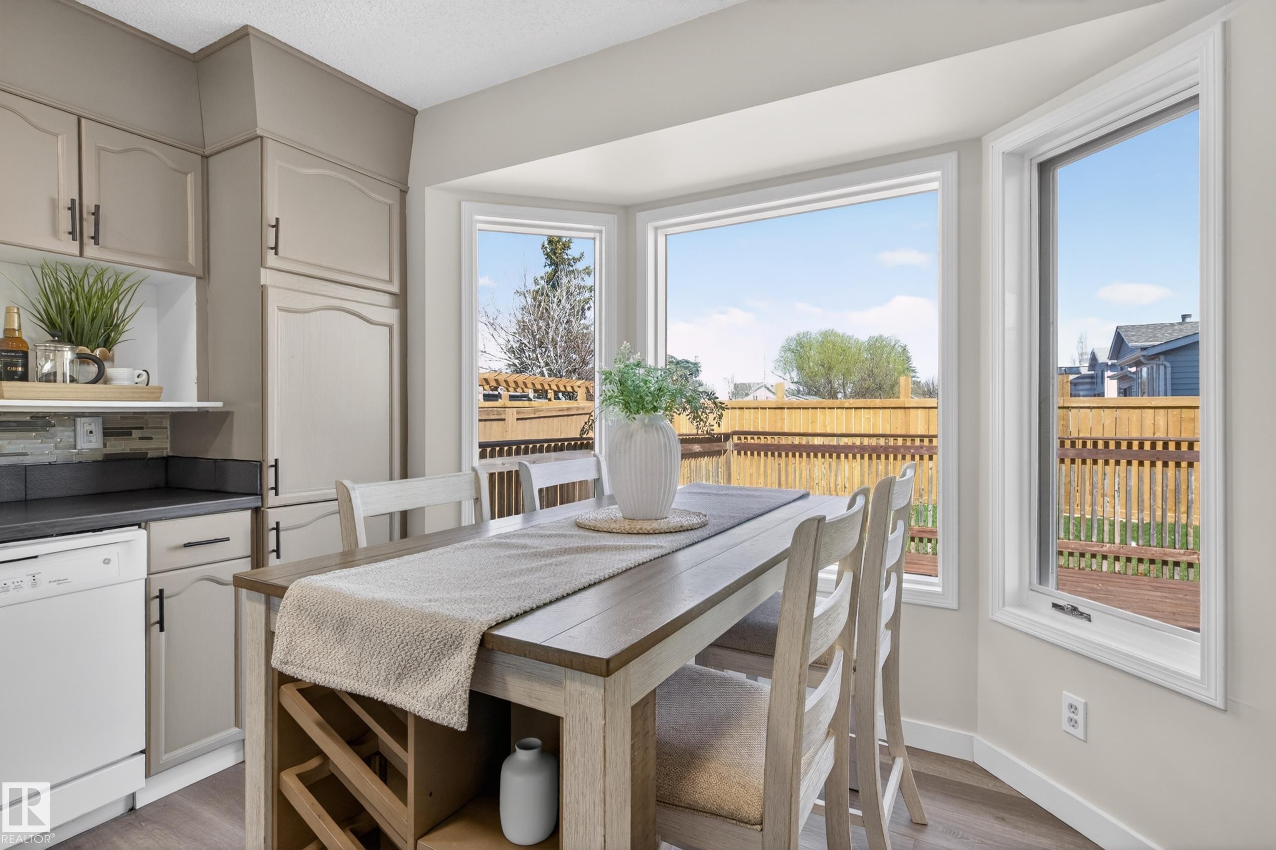 15323 72 Street, Edmonton, AB - Indoor Photo Showing Dining Room