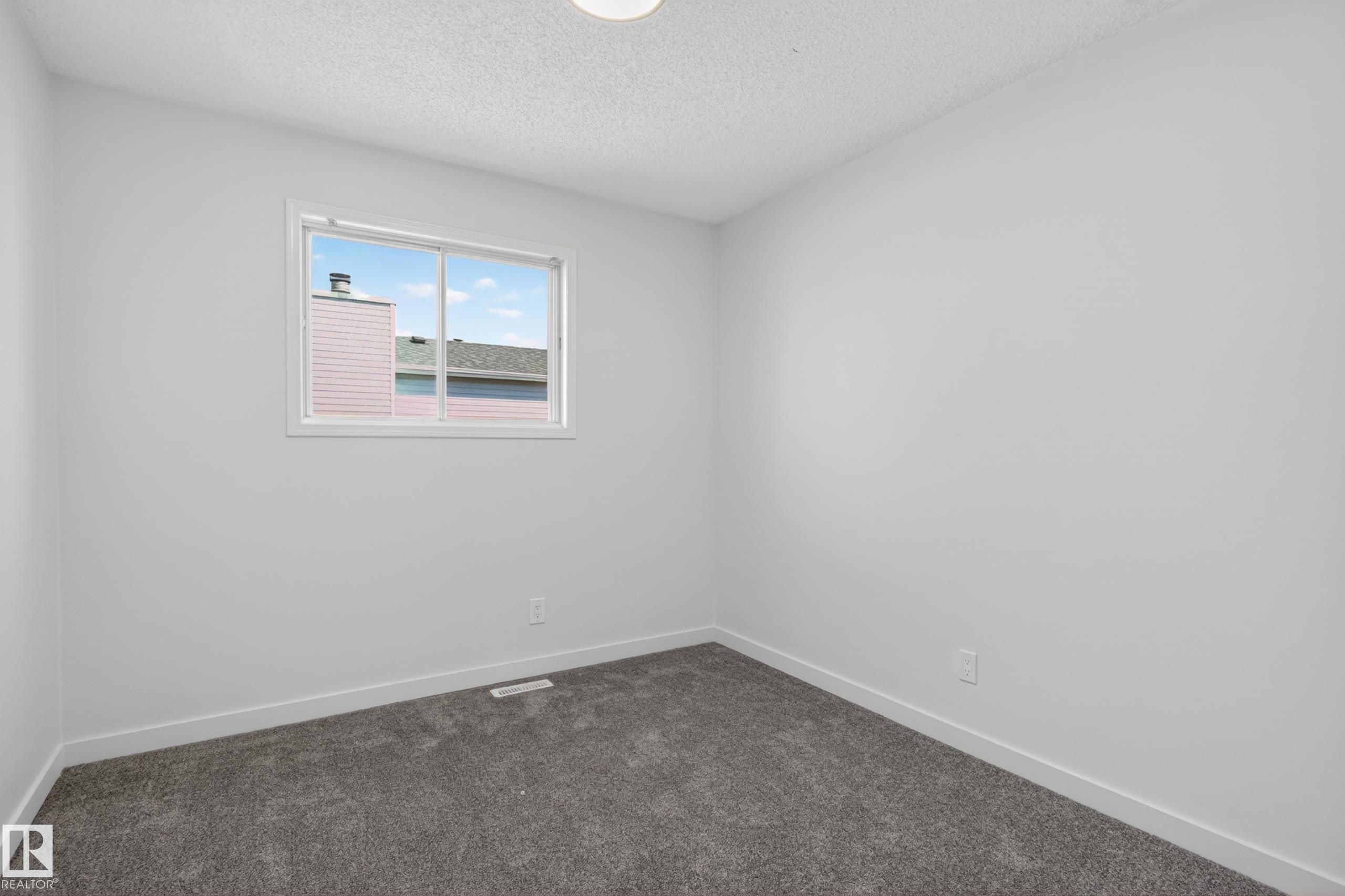 15323 72 Street, Edmonton, AB - Indoor Photo Showing Other Room