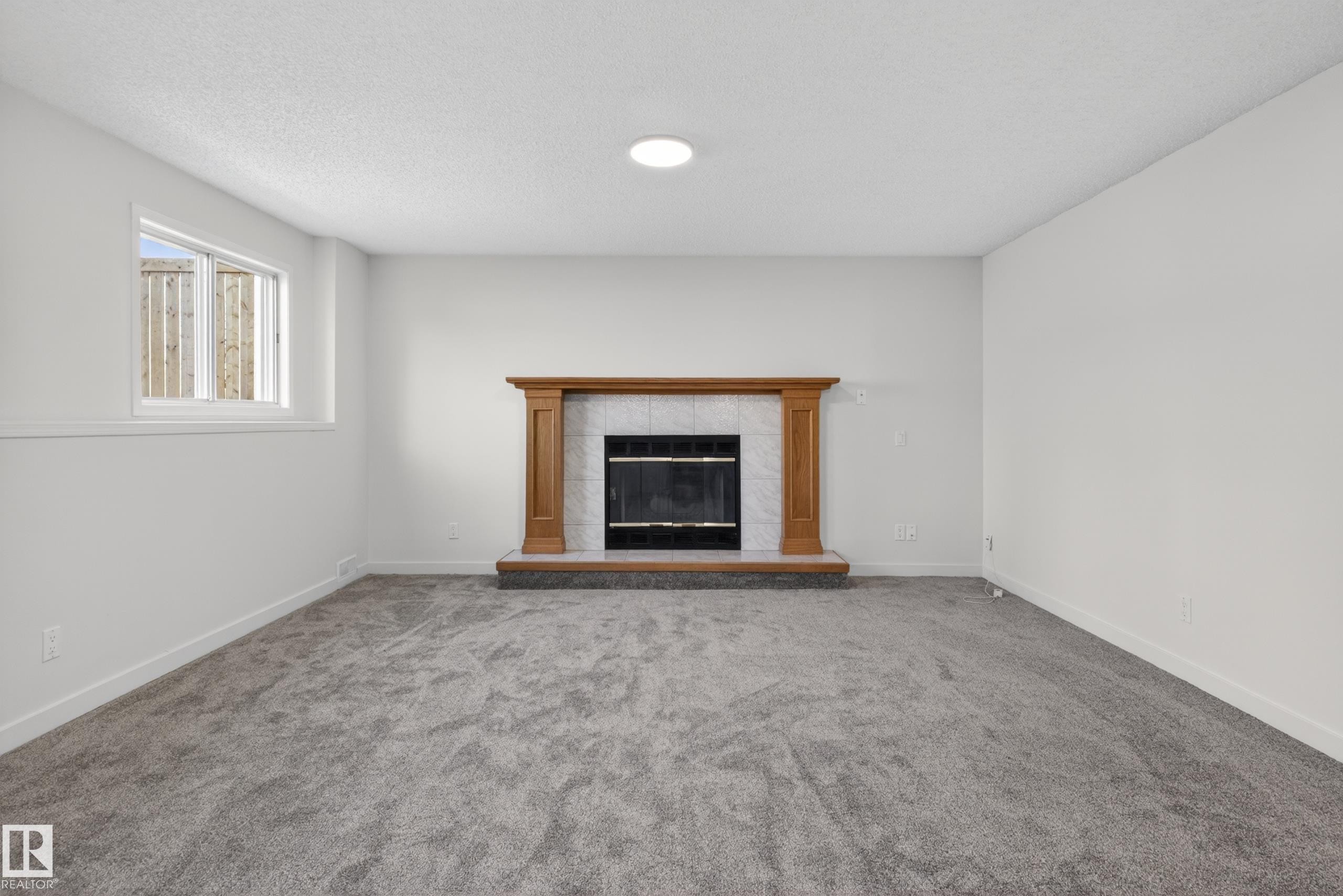 15323 72 Street, Edmonton, AB - Indoor Photo Showing Living Room With Fireplace