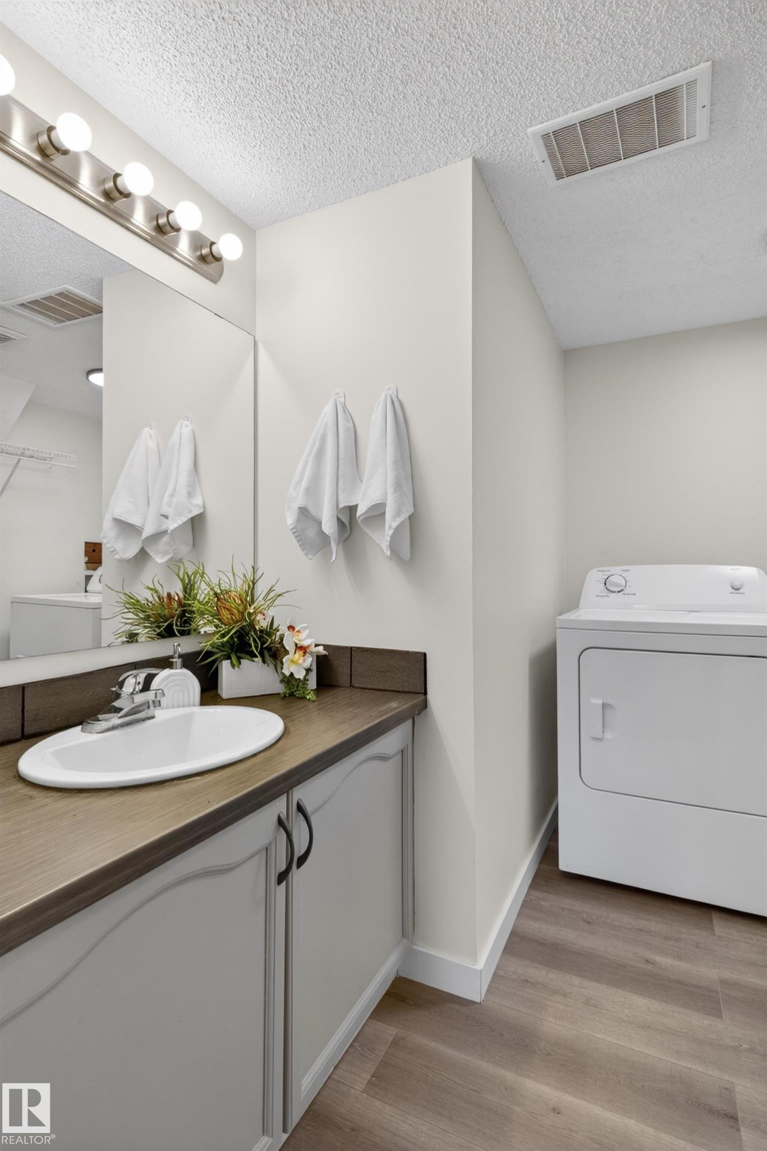 15323 72 Street, Edmonton, AB - Indoor Photo Showing Laundry Room