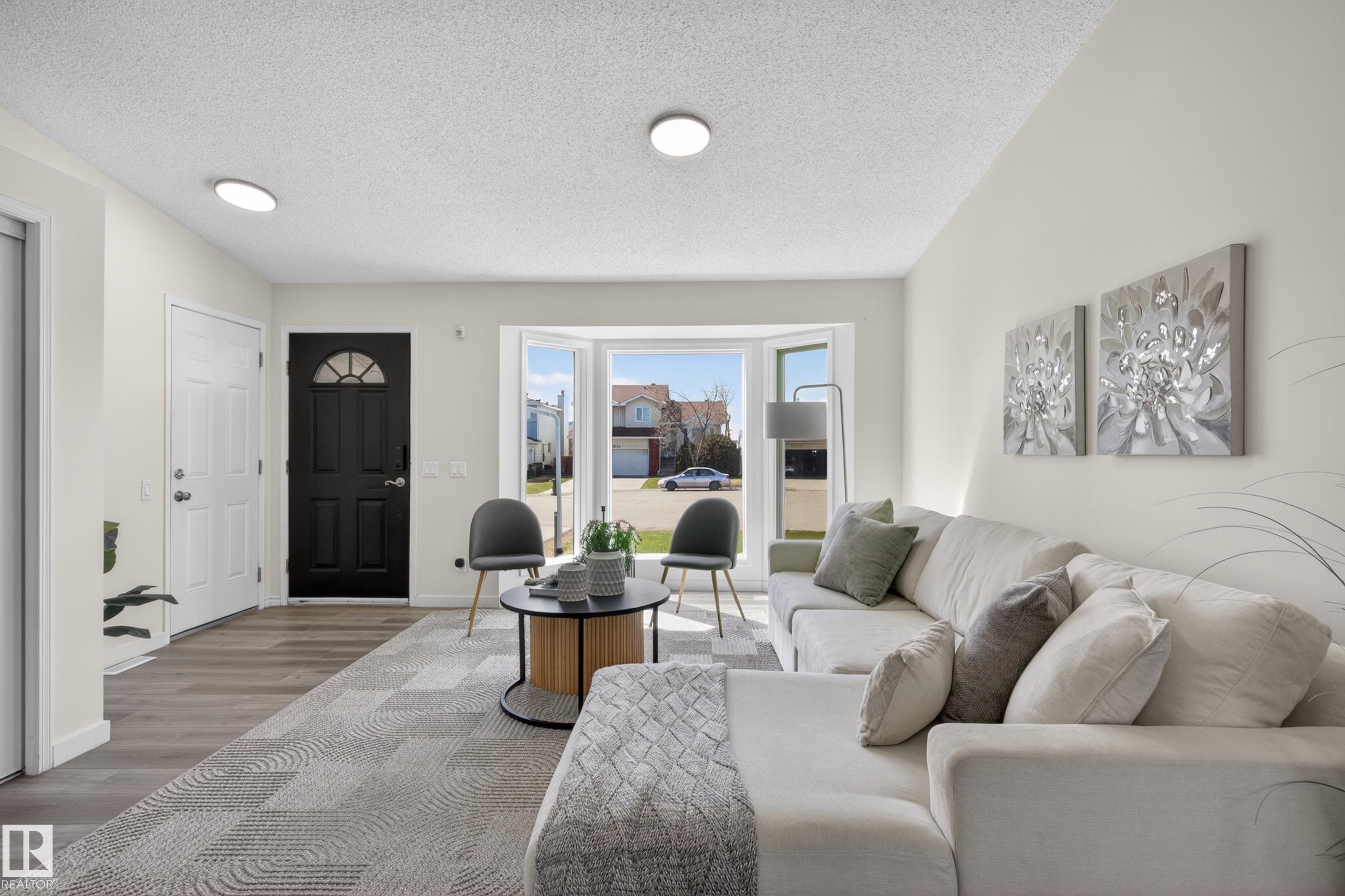 15323 72 Street, Edmonton, AB - Indoor Photo Showing Living Room