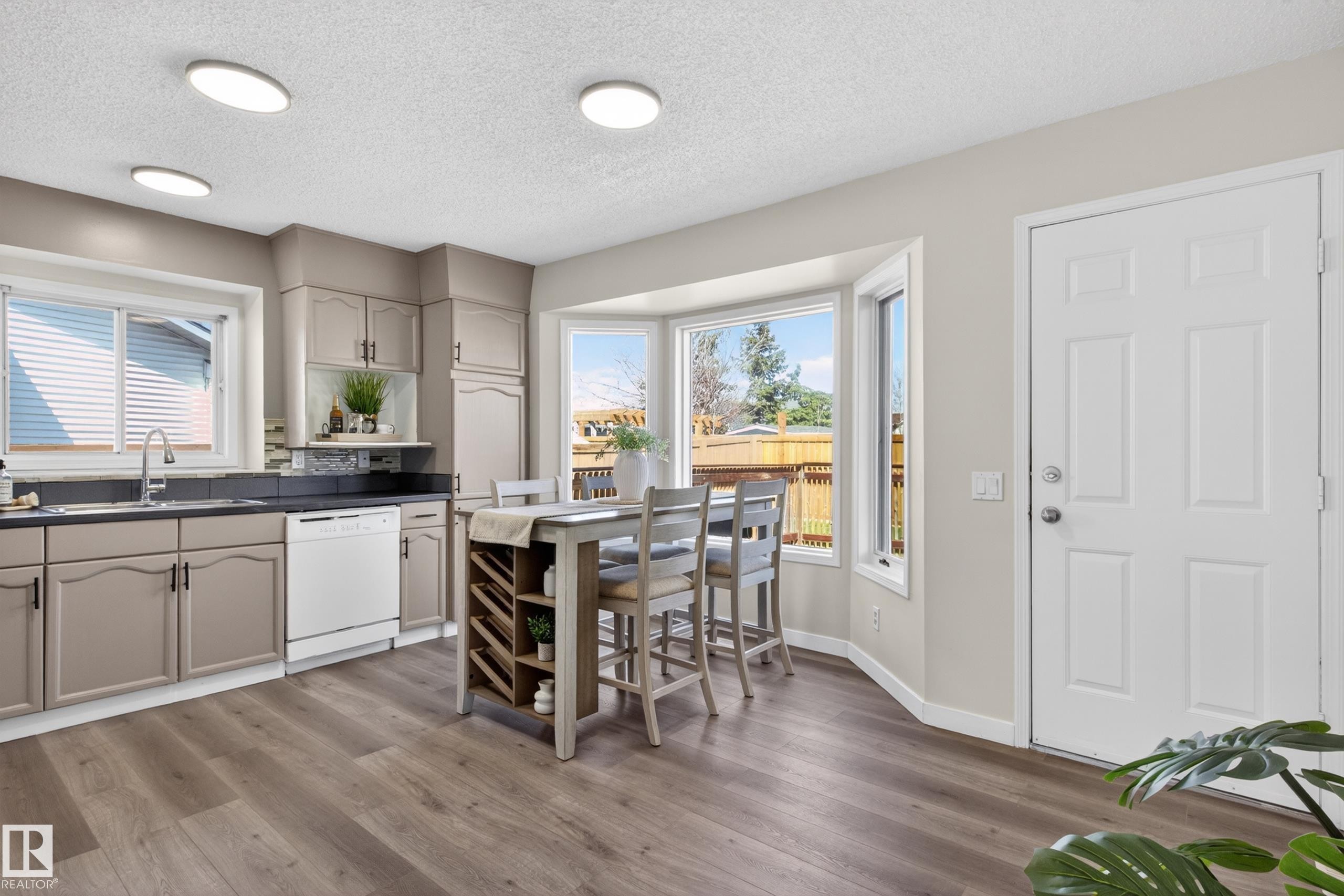 15323 72 Street, Edmonton, AB - Indoor