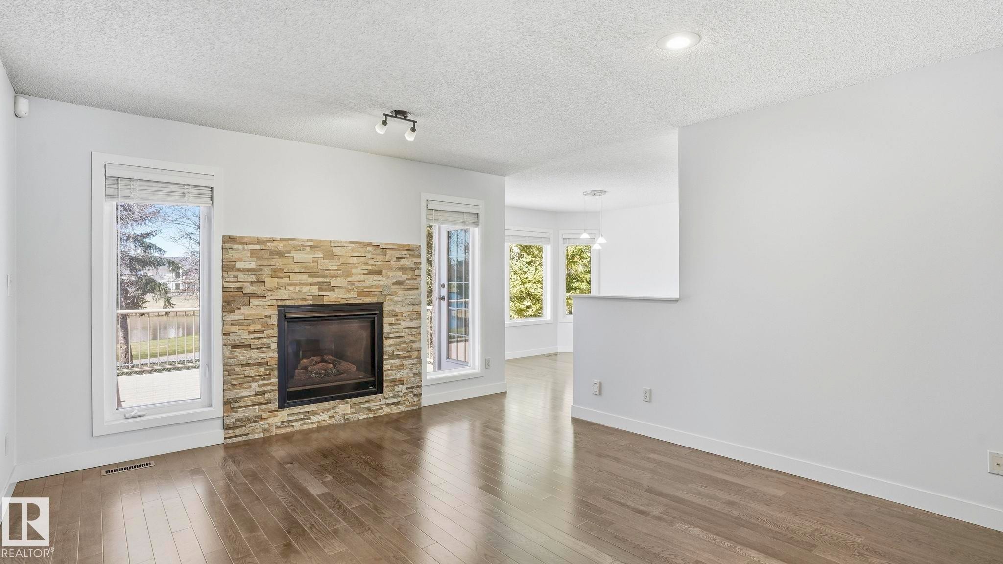 1346 Potter Greens Drive, Edmonton, AB - Indoor Photo Showing Living Room With Fireplace
