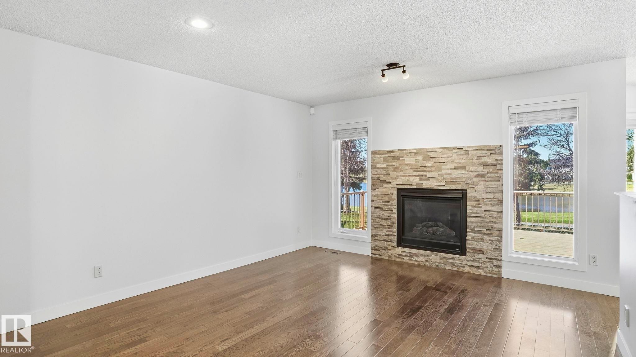 1346 Potter Greens Drive, Edmonton, AB - Indoor Photo Showing Living Room With Fireplace