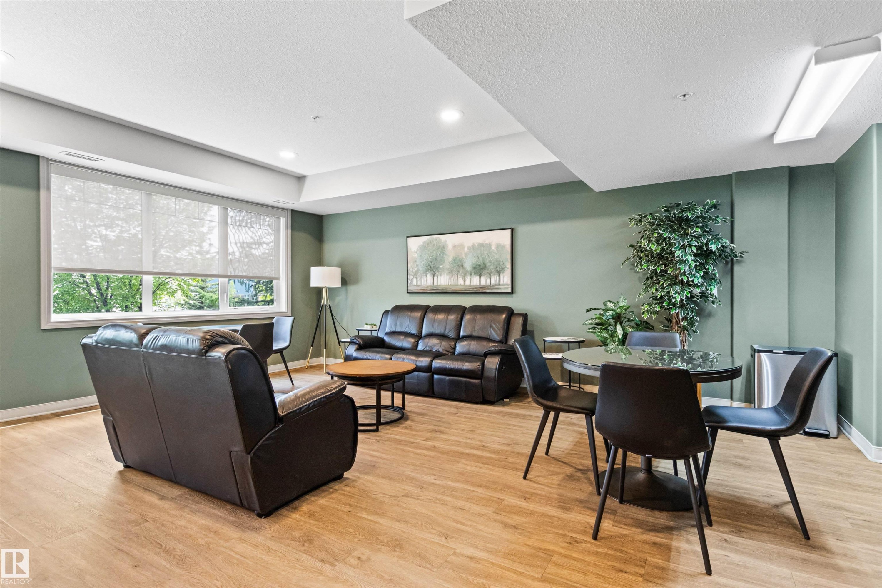 112 12408 15 Avenue, Edmonton, AB - Indoor Photo Showing Other Room