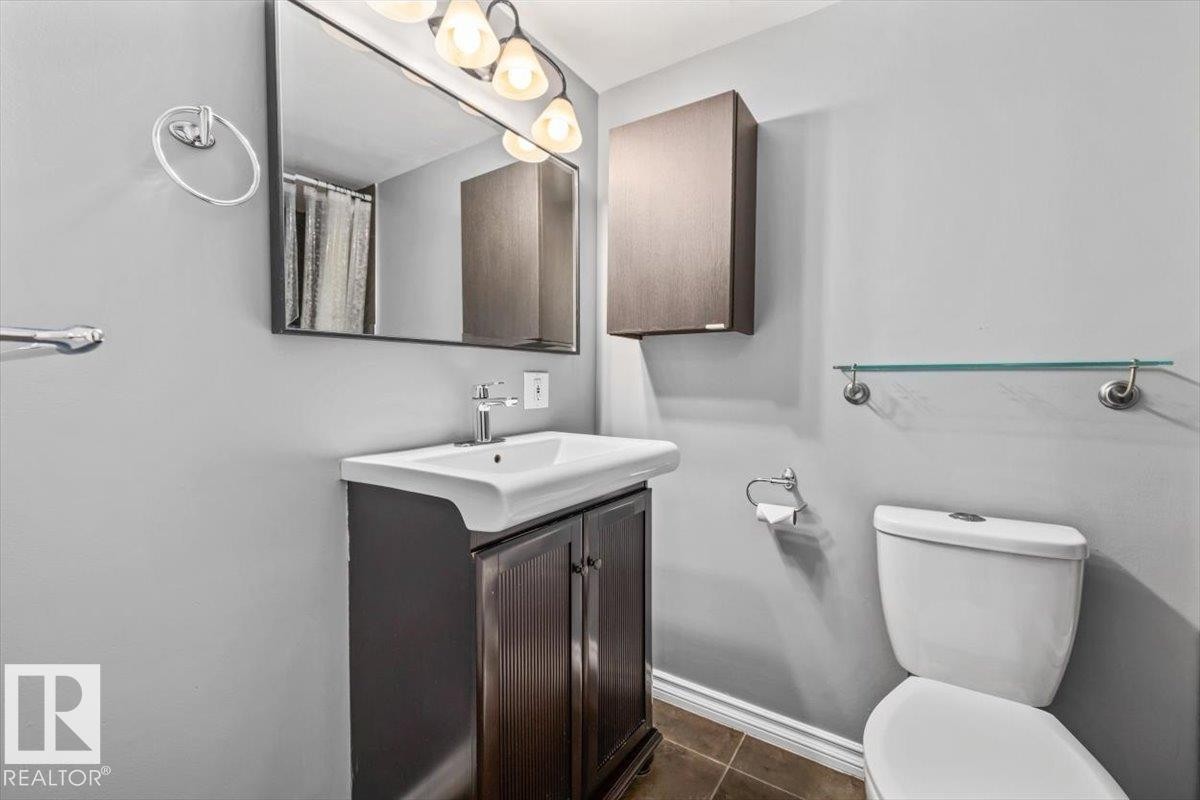 201 10547 83 Avenue, Edmonton, AB - Indoor Photo Showing Bathroom