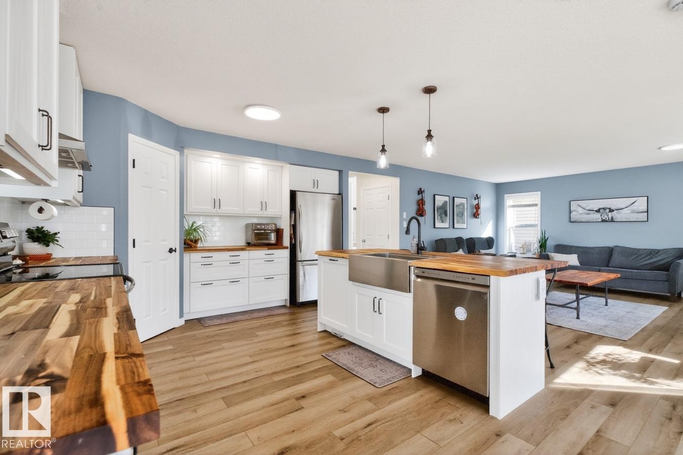 3 Middleton Close, Leduc, AB - Indoor Photo Showing Kitchen