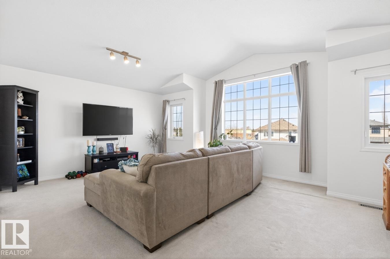 3 Middleton Close, Leduc, AB - Indoor Photo Showing Living Room