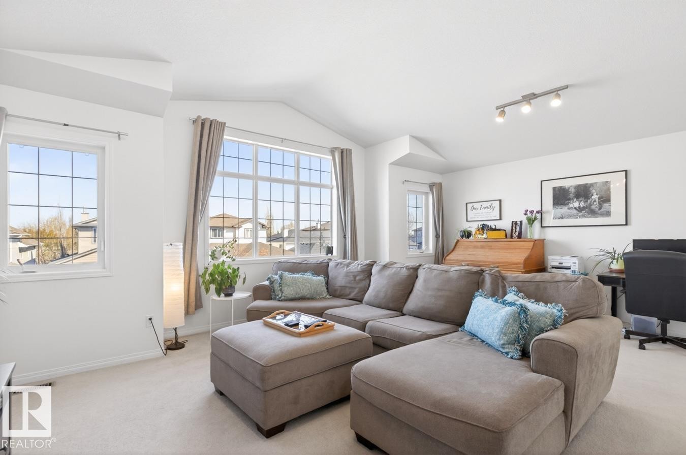 3 Middleton Close, Leduc, AB - Indoor Photo Showing Living Room