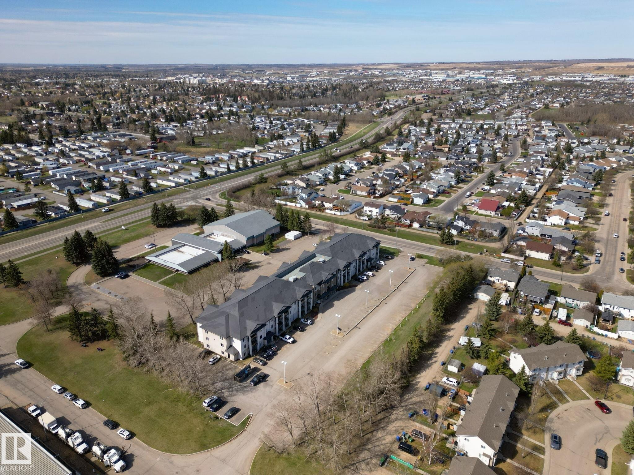 Multi-unit residential structure with dark roofing, light-colored siding, and individual entrances - 220 80A Kelloway Crescent, Red Deer, AB - Outdoor With View
