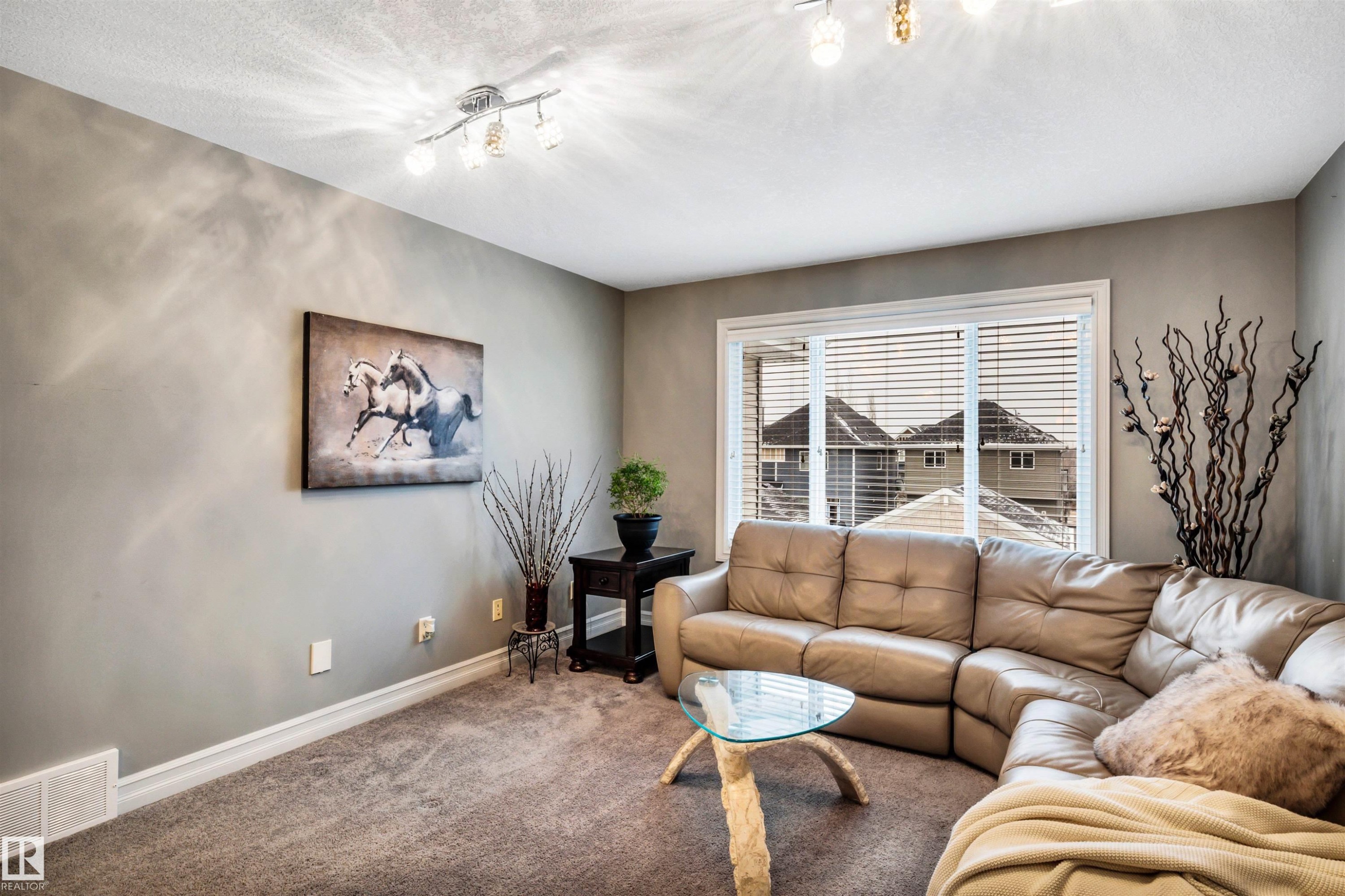 7728 18 Avenue, Edmonton, AB - Indoor Photo Showing Living Room