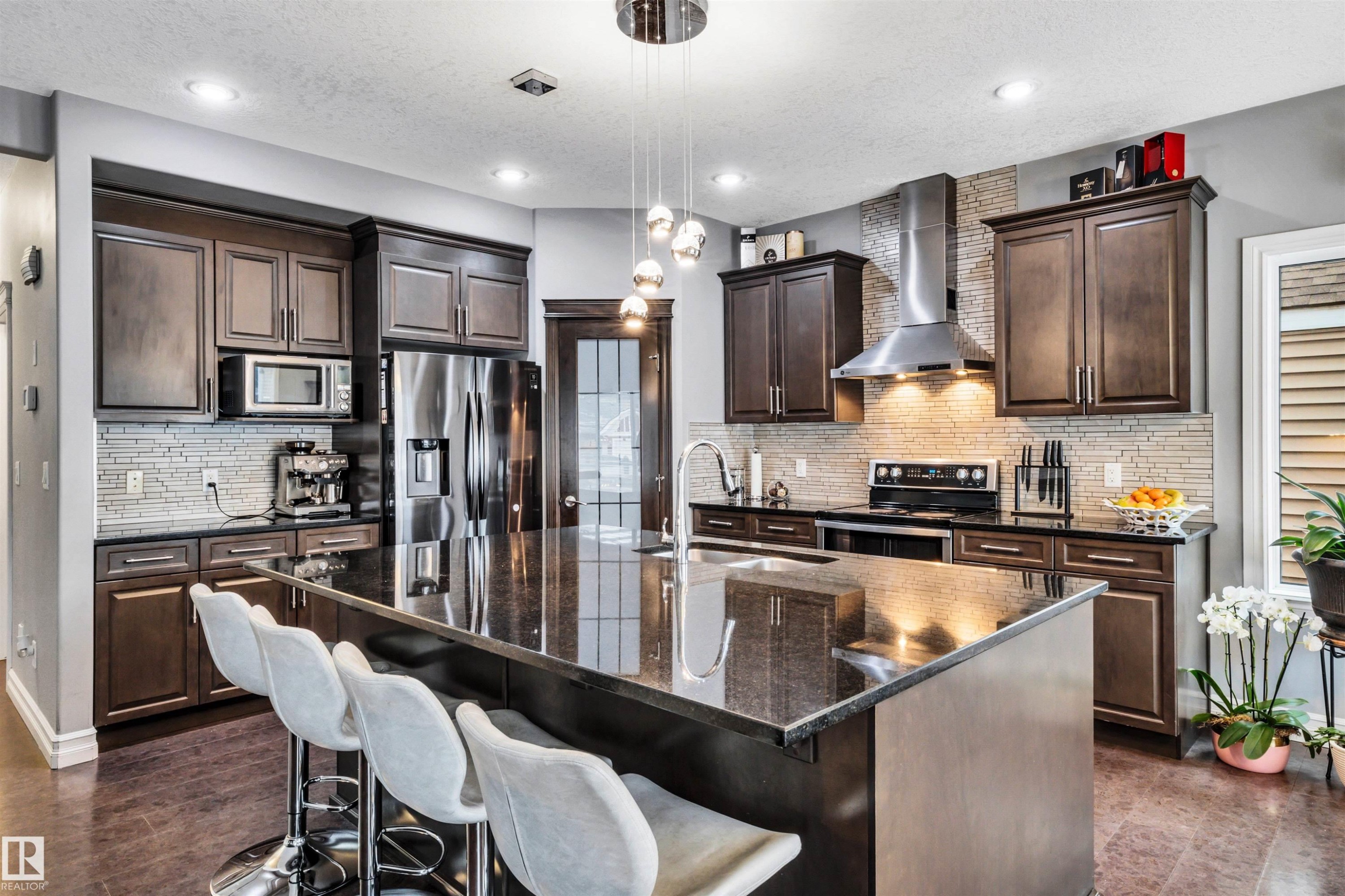 7728 18 Avenue, Edmonton, AB - Indoor Photo Showing Kitchen With Double Sink With Upgraded Kitchen