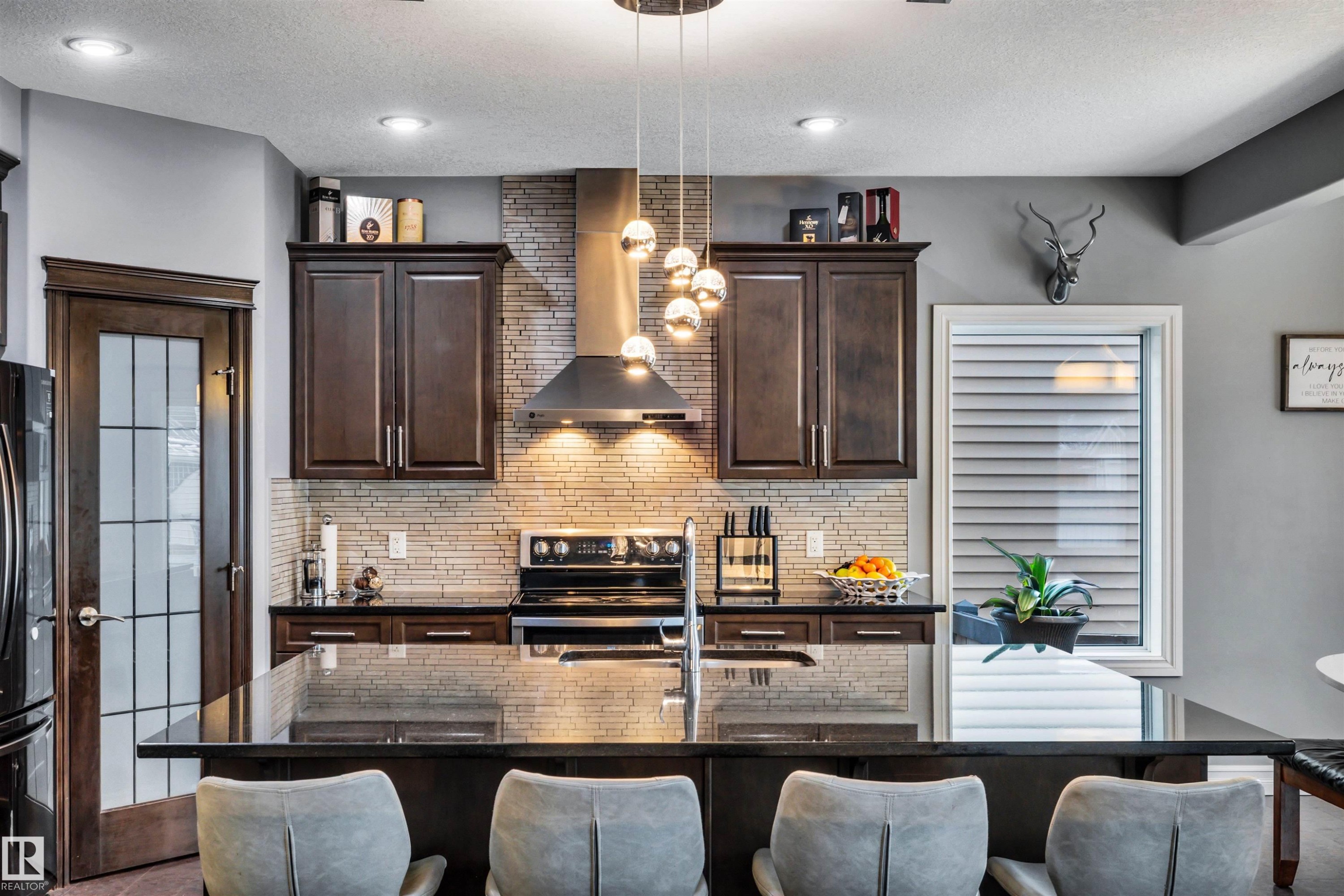 7728 18 Avenue, Edmonton, AB - Indoor Photo Showing Kitchen With Double Sink With Upgraded Kitchen