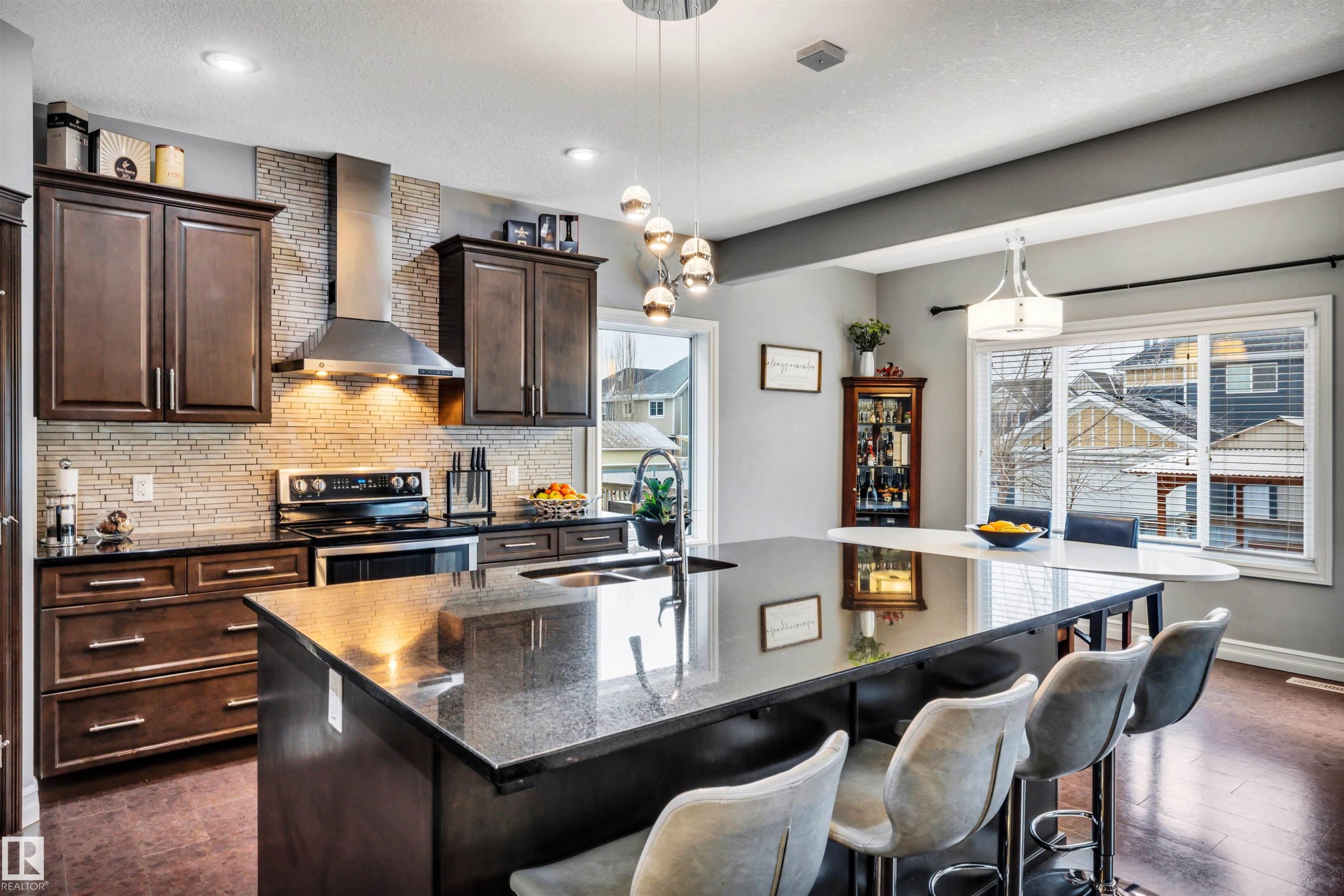 7728 18 Avenue, Edmonton, AB - Indoor Photo Showing Kitchen With Upgraded Kitchen